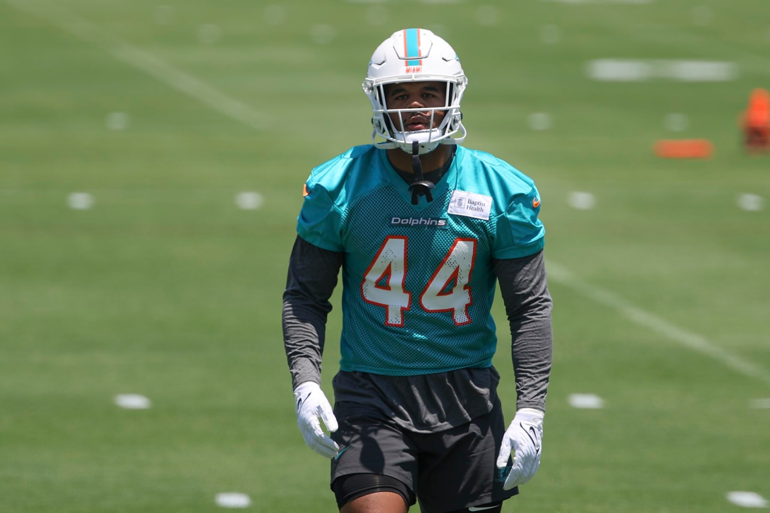 MAMII GARDNES, FL - MAY 10: Miami Dolphin draft pick Chop Robinson (44) runs drills during the Miami Dolphins Rookie Mini Camp on Friday. May 10, 2024 at Baptist Health Training Complex in Miami Gardens, Fla. (Photo by Peter Joneleit/Icon Sportswire via Getty Images) MAMII GARDNES, FL - MAY 10: Miami Dolphin draft pick Chop Robinson (44) runs drills during the Miami Dolphins Rookie Mini Camp on Friday. May 10, 2024 at Baptist Health Training Complex in Miami Gardens, Fla. (Photo by Peter Joneleit/Icon Sportswire via Getty Images)