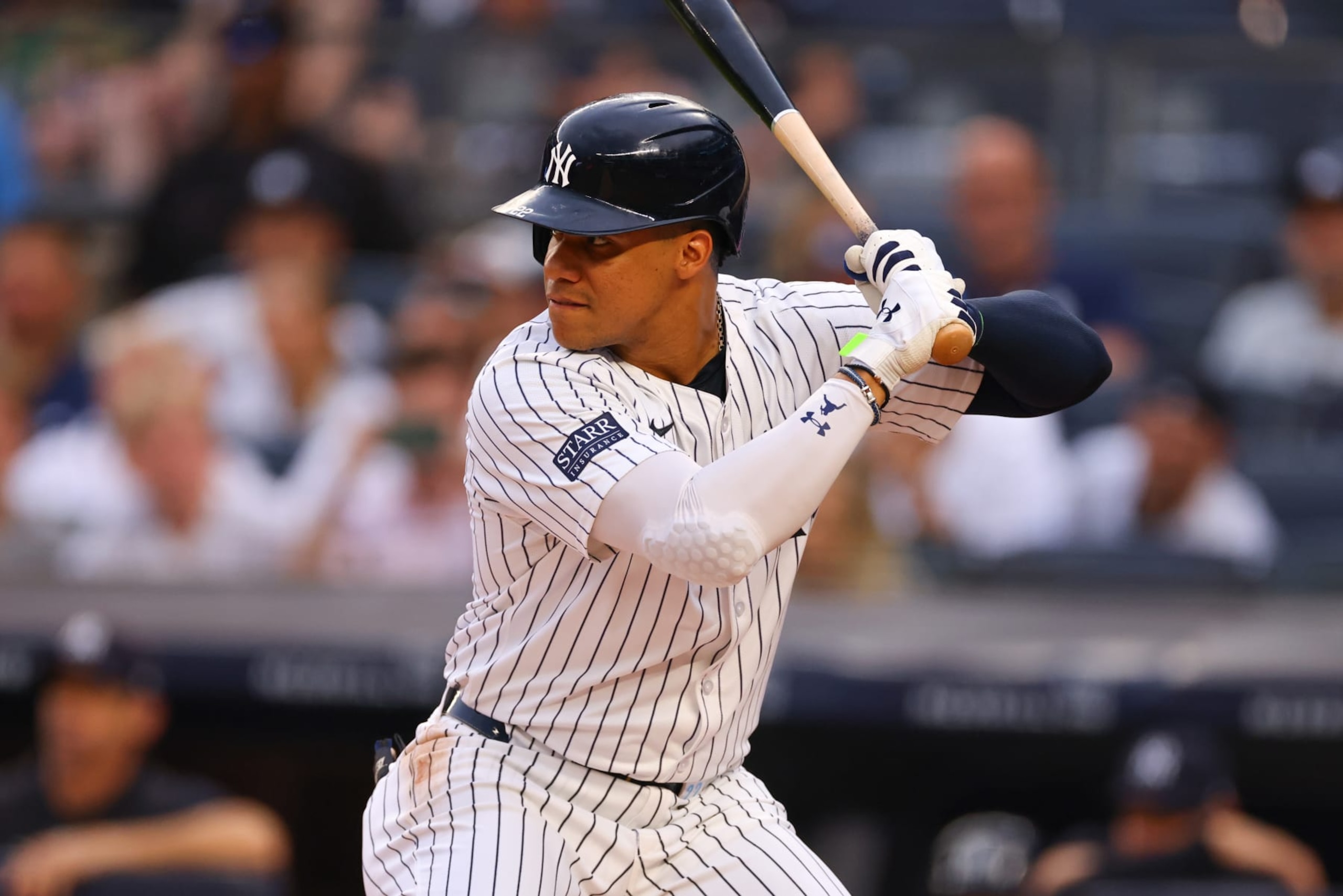 BRONX, NY - JUNE 21: Juan Soto #22 of the New York Yankees at bat during the first inning of the game against the Atlanta Braves on June 21, 2024 at Yankee Stadium in Bronx, New York. (Photo by Rich Graessle/Icon Sportswire via Getty Images) BRONX, NY - JUNE 21: Juan Soto #22 of the New York Yankees at bat during the first inning of the game against the Atlanta Braves on June 21, 2024 at Yankee Stadium in Bronx, New York. (Photo by Rich Graessle/Icon Sportswire via Getty Images)