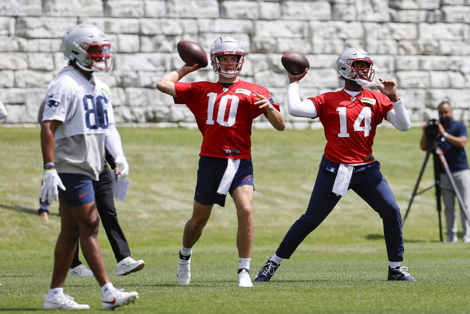 FOXBOROUGH, MA - JUNE 12: New England Patriots quarterbacks Drake Maye (10) and Jacoby Brissett (14) pass during New England Patriots Minicamp on June 12, 2024, at The Patriots practice facility at Gillette Stadium in Foxborough, Massachusetts. (Photo by Fred Kfoury III/Icon Sportswire via Getty Images)