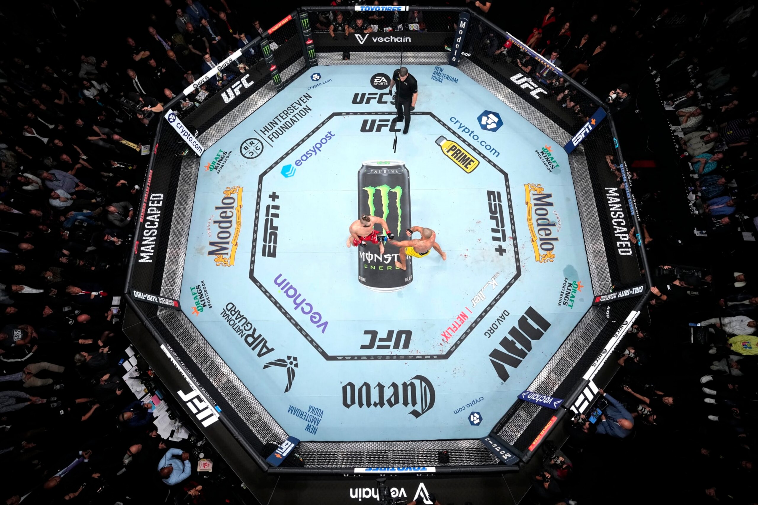 Alex Pereira and Jiri Prochazka trade punches in the centre of the Octagon at UFC 295 Alex Pereira and Jiri Prochazka trade punches in the centre of the Octagon at UFC 295