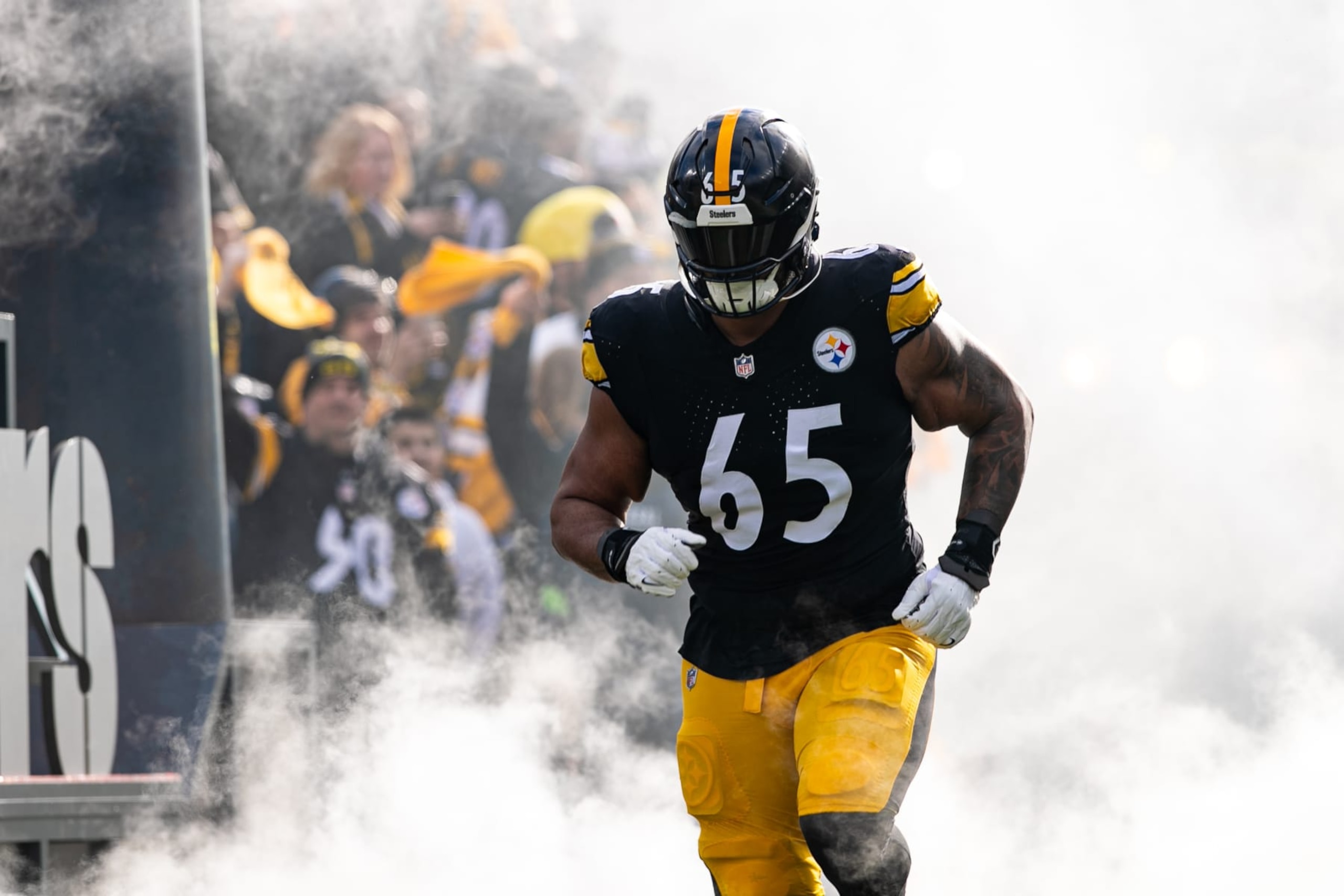 PITTSBURGH, PA - DECEMBER 03: Pittsburgh Steelers offensive tackle Dan Moore Jr. (65) runs onto the field during the regular season NFL football game between the Arizona Cardinals and the Pittsburgh Steelers on December 03, 2023 at Acrisure Stadium in Pittsburgh, PA. (Photo by Mark Alberti/Icon Sportswire via Getty Images) PITTSBURGH, PA - DECEMBER 03: Pittsburgh Steelers offensive tackle Dan Moore Jr. (65) runs onto the field during the regular season NFL football game between the Arizona Cardinals and the Pittsburgh Steelers on December 03, 2023 at Acrisure Stadium in Pittsburgh, PA. (Photo by Mark Alberti/Icon Sportswire via Getty Images)