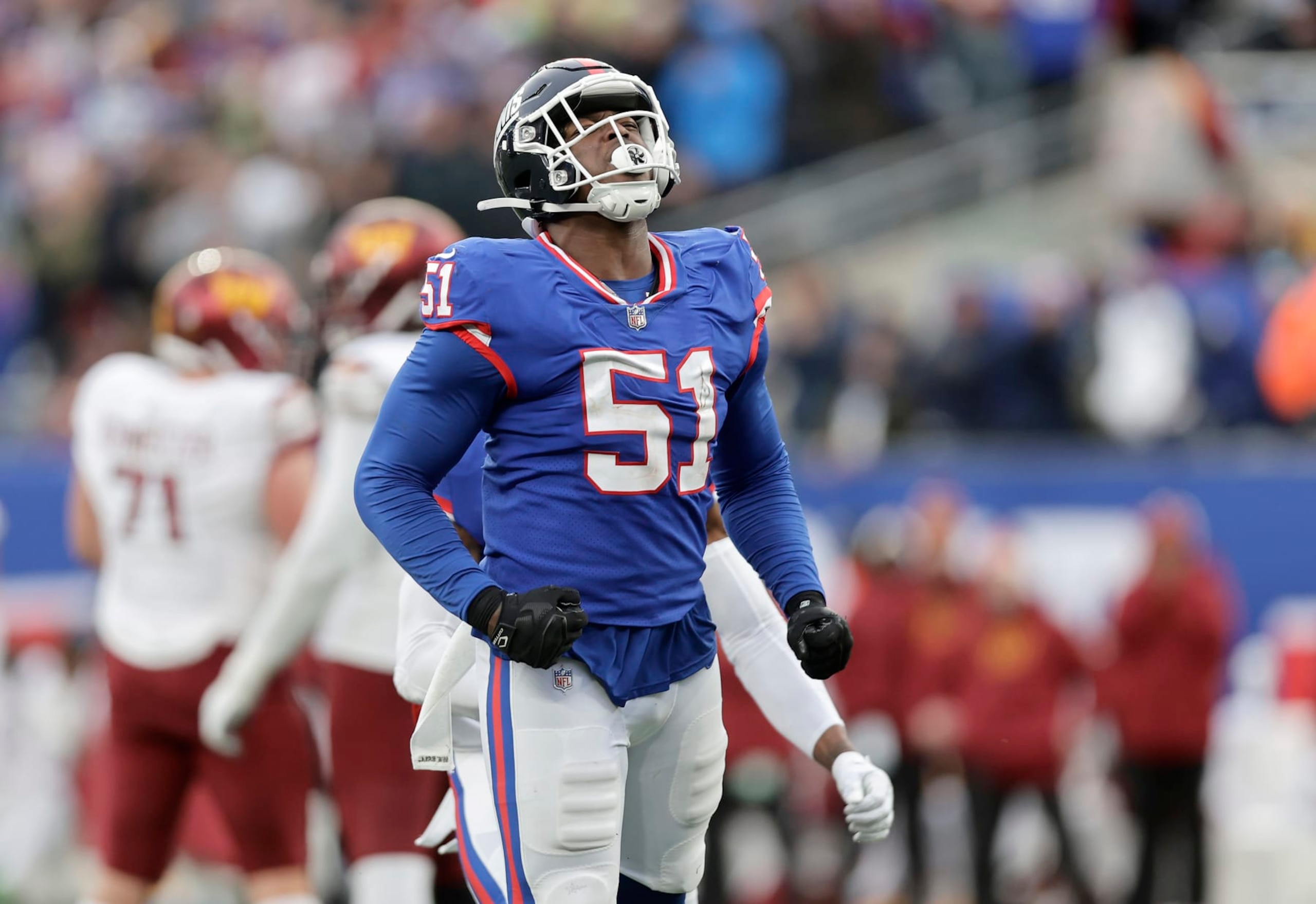 EAST RUTHERFORD, NEW JERSEY - DECEMBER 04: (NEW YORK DAILIES OUT)  Azeez Ojulari #51 of the New York Giants in action against the Washington Commanders at MetLife Stadium on December 04, 2022 in East Rutherford, New Jersey. The game ended in a 20-20 tie. (Photo by Jim McIsaac/Getty Images)