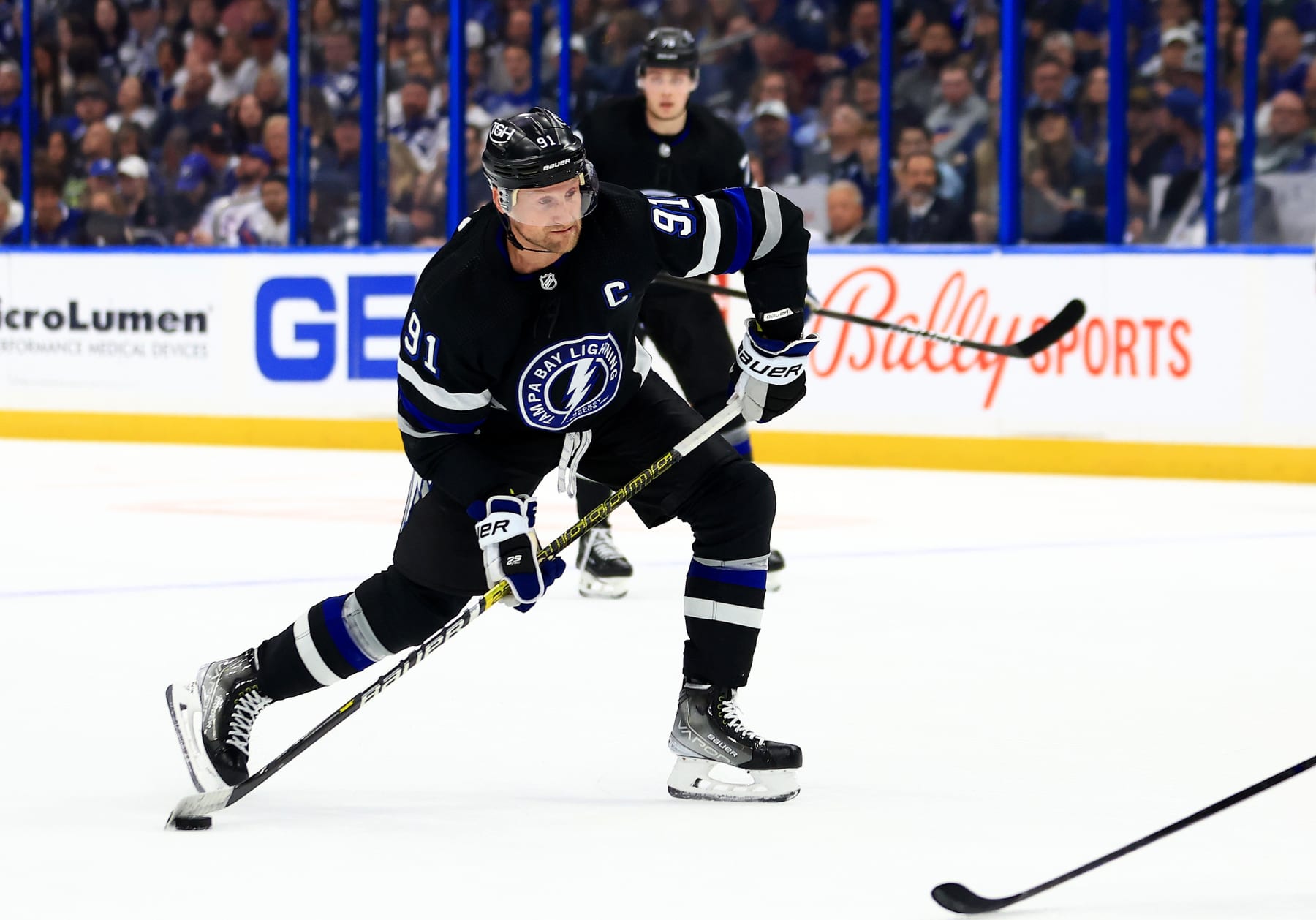 TAMPA, FLORIDA - MARCH 30: Steven Stamkos #91 of the Tampa Bay Lightning  shoots in the second period during a game against the New York Islanders at Amalie Arena on March 30, 2024 in Tampa, Florida. (Photo by Mike Ehrmann/Getty Images)