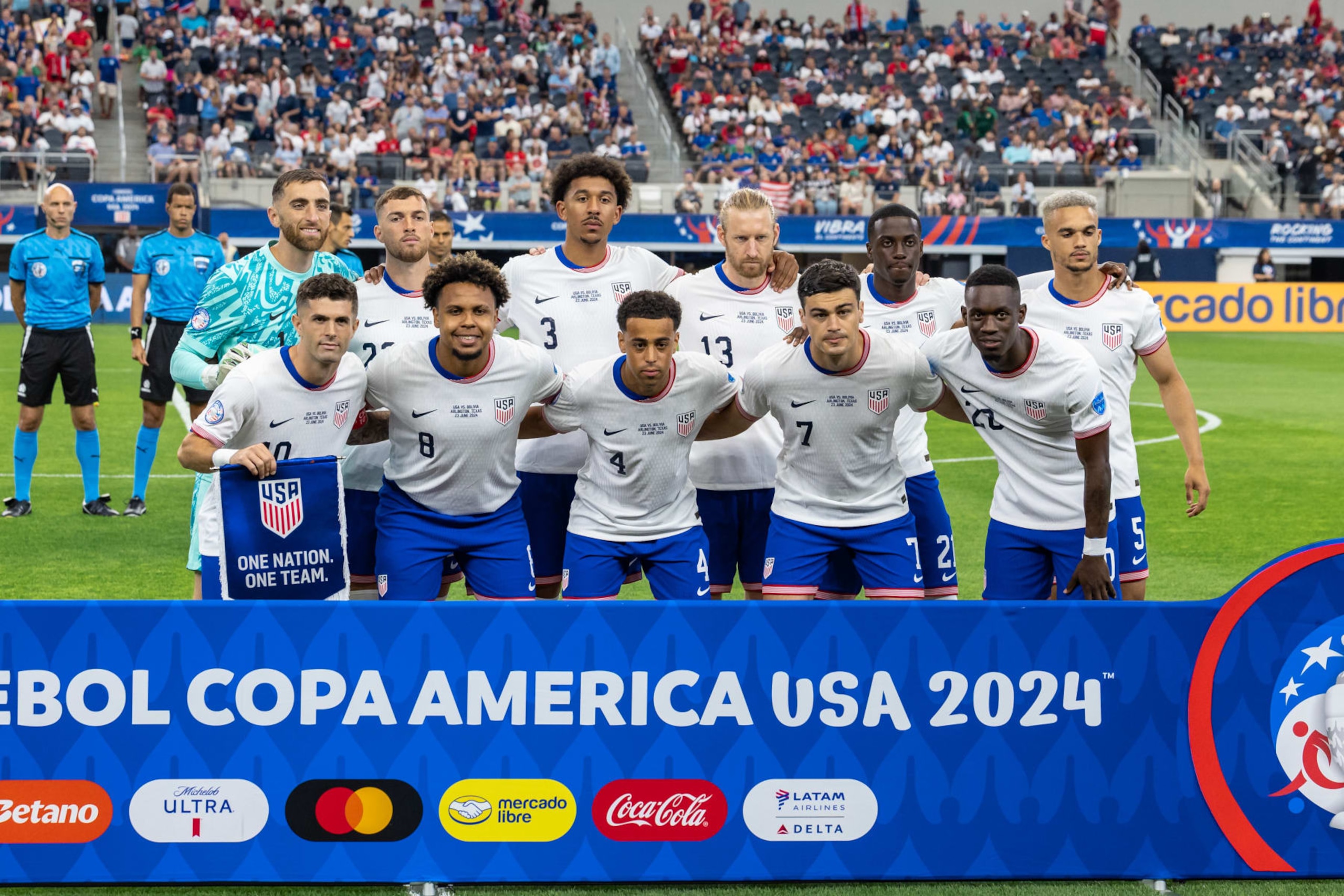 ARLINGTON, TX - JUNE 23: United States players line up for a ;team photo during the CONMEBOL Copa America match between the United States and Boliva on June 23, 2024 at AT&T Stadium in Arlington, TX. (Photo by  Matthew Visinsky/Icon Sportswire via Getty Images)