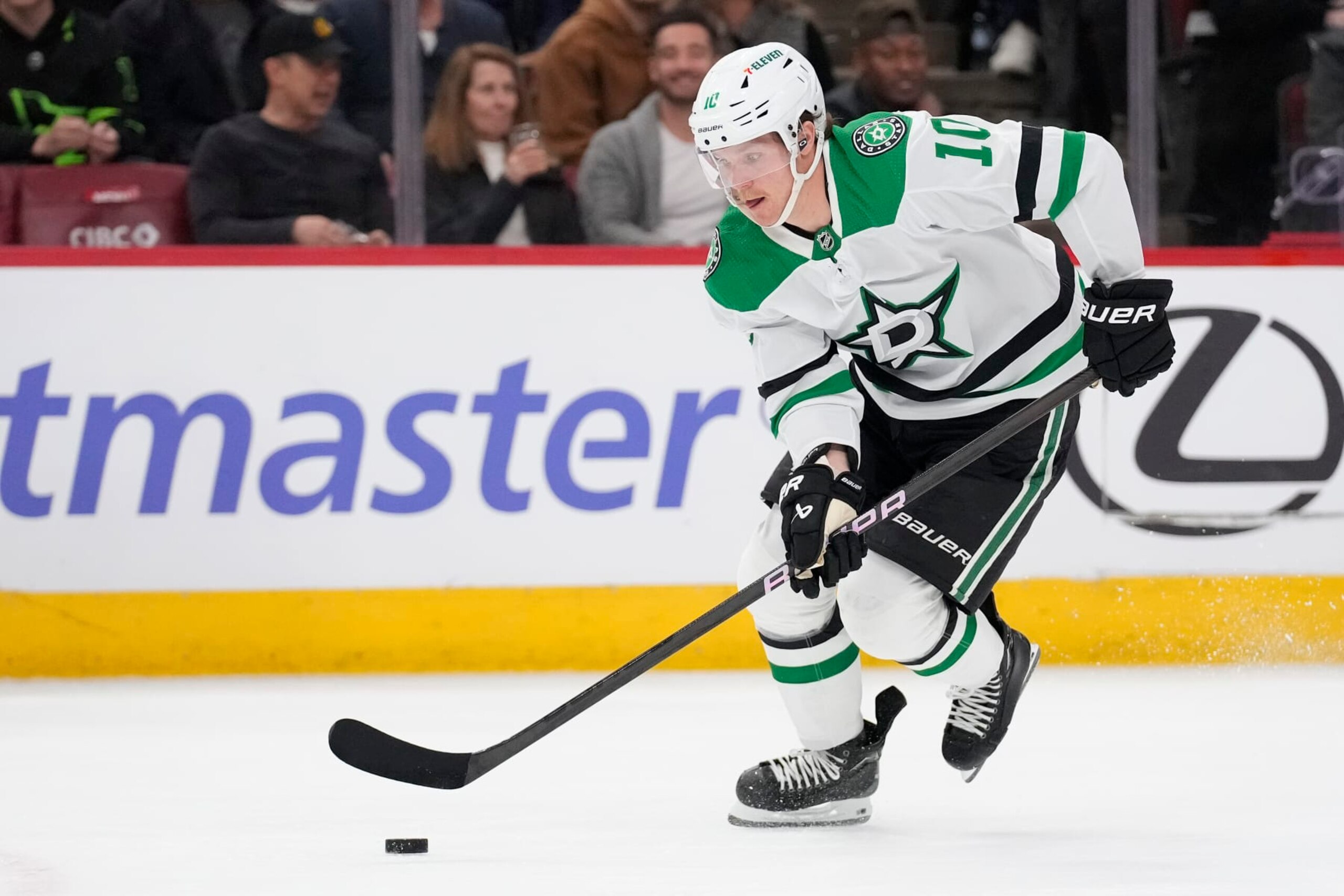 CHICAGO, ILLINOIS - APRIL 06: Ty Dellandrea #10 of the Dallas Stars skates with the puck during the second period against the Chicago Blackhawks at the United Center on April 06, 2024 in Chicago, Illinois. (Photo by Patrick McDermott/Getty Images)