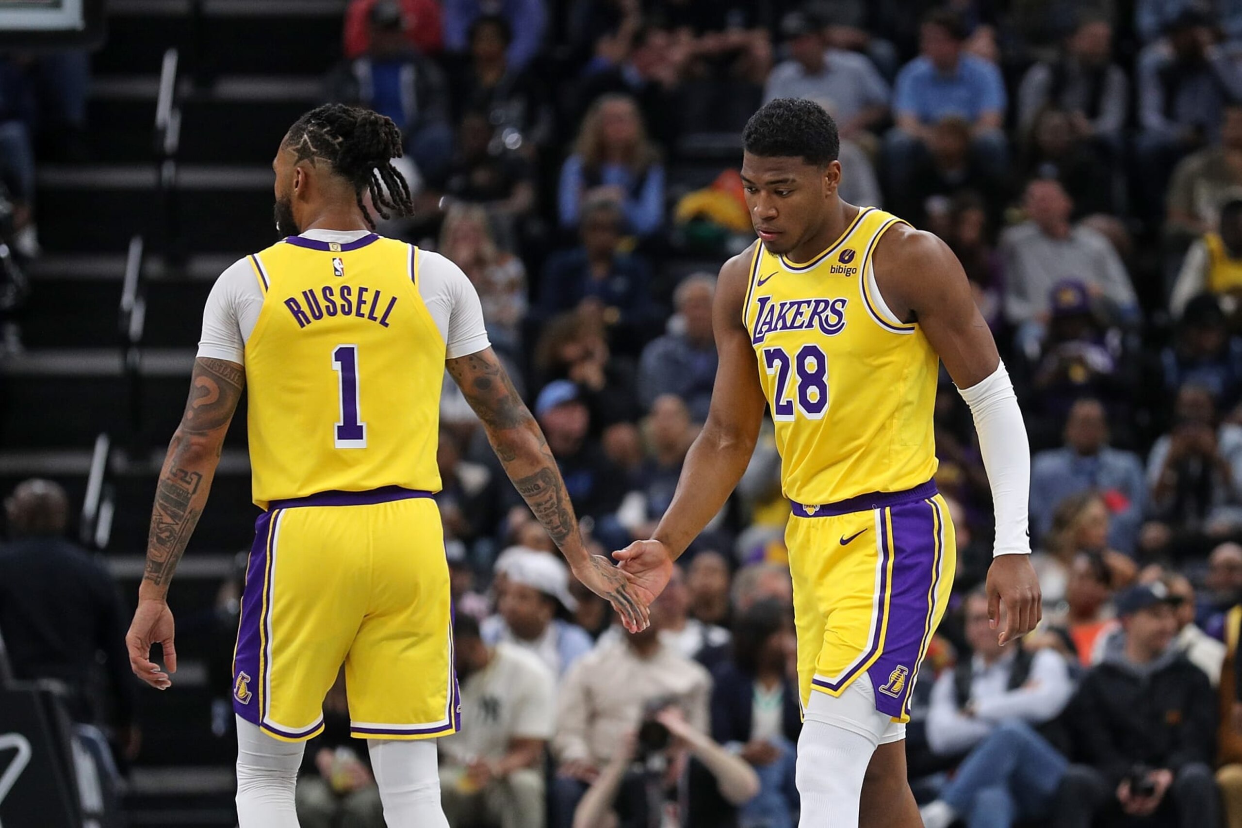 MEMPHIS, TENNESSEE - MARCH 27: D'Angelo Russell #1 of the Los Angeles Lakers and Rui Hachimura #28 of the Los Angeles Lakers during the game at FedExForum on March 27, 2024 in Memphis, Tennessee. NOTE TO USER: User expressly acknowledges and agrees that, by downloading and or using this photograph, User is consenting to the terms and conditions of the Getty Images License Agreement. (Photo by Justin Ford/Getty Images)
