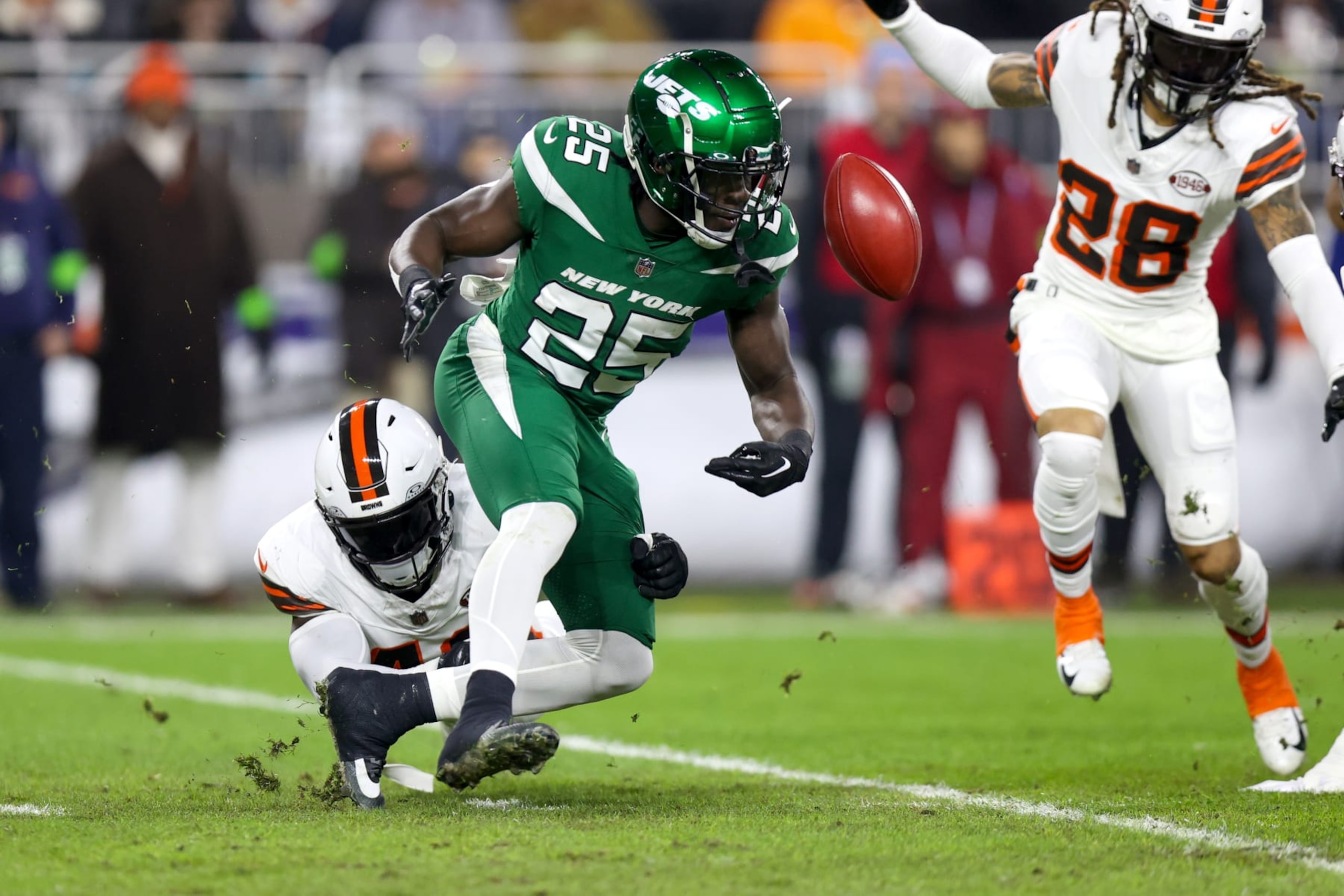 CLEVELAND, OH - DECEMBER 28: New York Jets running back Israel Abanikanda (25) fumbles running back a kickoff  during the first quarter of the National Football League game between the New York Jets and Cleveland Browns on December 28, 2023, at Cleveland Browns Stadium in Cleveland, OH. (Photo by Frank Jansky/Icon Sportswire via Getty Images)