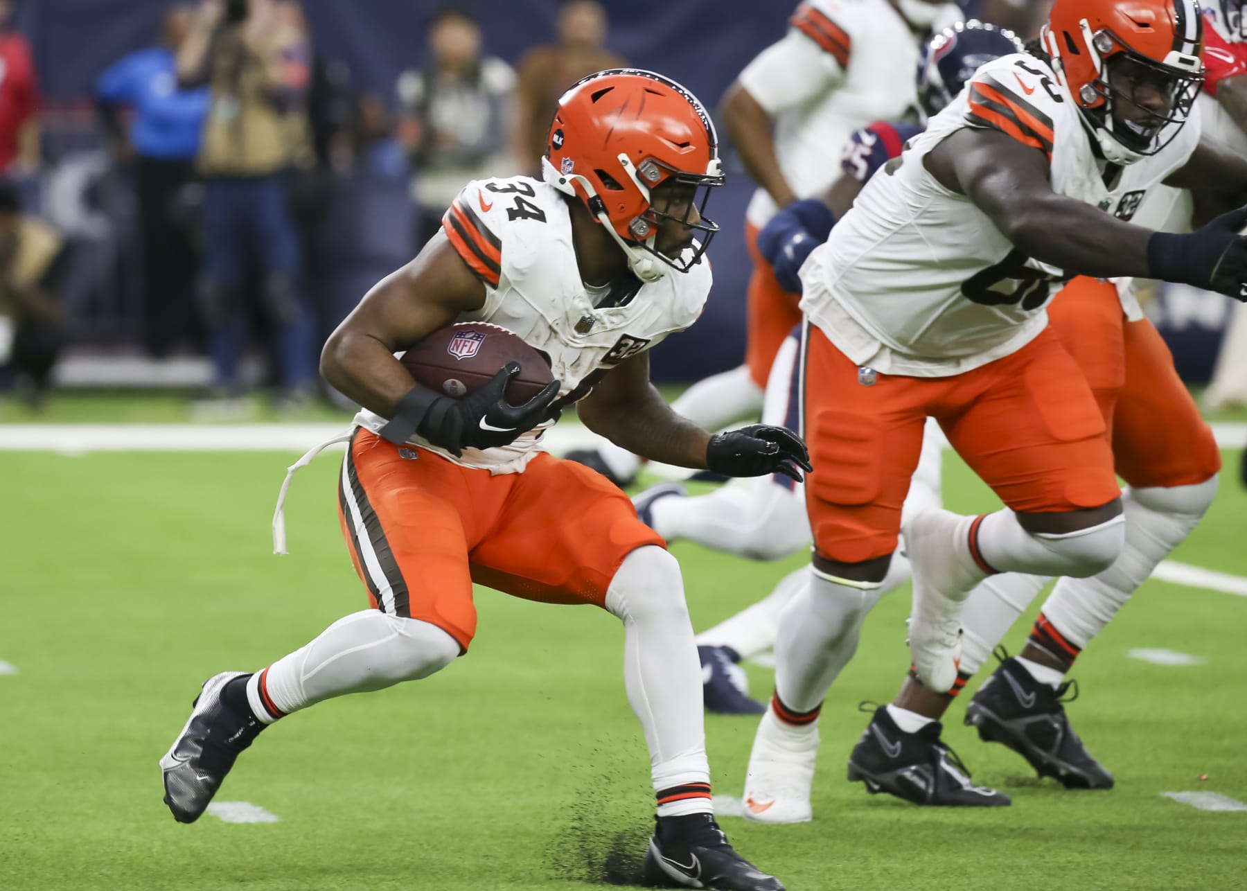 HOUSTON, TX - JANUARY 13:  Cleveland Browns running back Jerome Ford (34) carries the ball in the second quarter during the AFC Wild Card game between the Cleveland Browns and Houston Texans on January 13, 2024 at NRG Stadium in Houston, Texas.  (Photo by Leslie Plaza Johnson/Icon Sportswire via Getty Images)