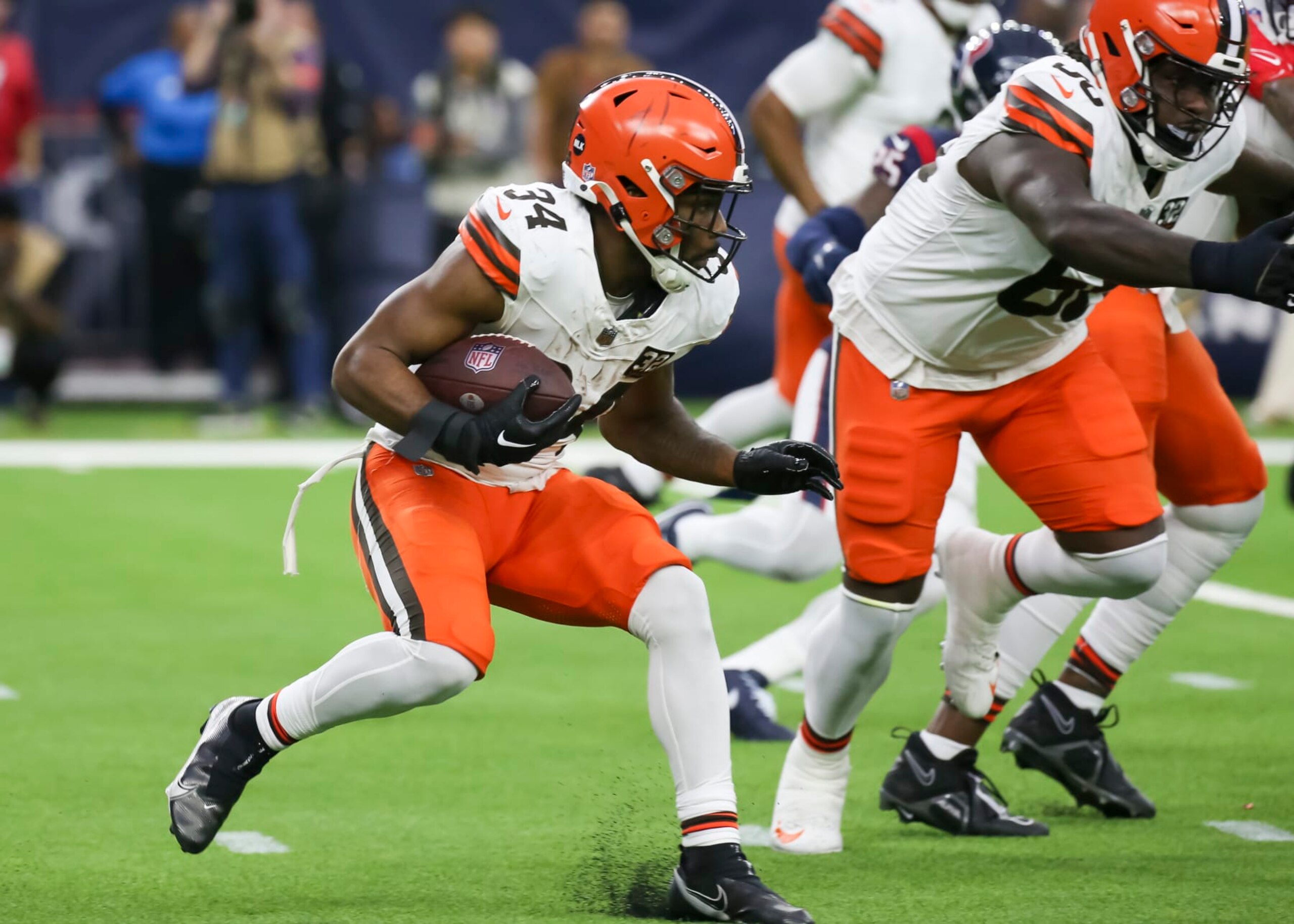 HOUSTON, TX - JANUARY 13:  Cleveland Browns running back Jerome Ford (34) carries the ball in the second quarter during the AFC Wild Card game between the Cleveland Browns and Houston Texans on January 13, 2024 at NRG Stadium in Houston, Texas.  (Photo by Leslie Plaza Johnson/Icon Sportswire via Getty Images)