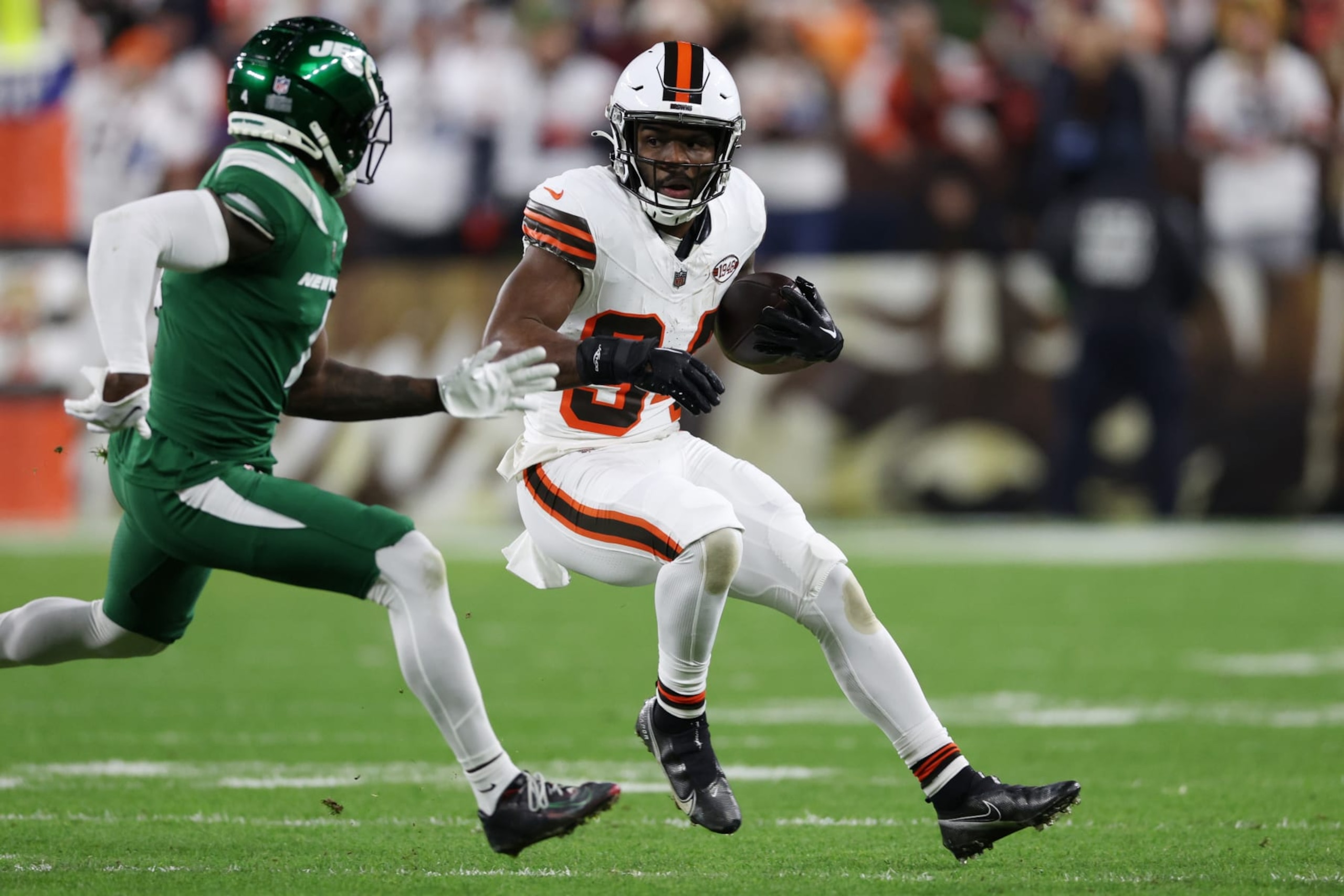 CLEVELAND, OHIO - DECEMBER 28: Running back Jerome Ford #34 runs the ball agains the New York Jets at Cleveland Browns Stadium on December 28, 2023 in Cleveland, Ohio. (Photo by Gregory Shamus/Getty Images)