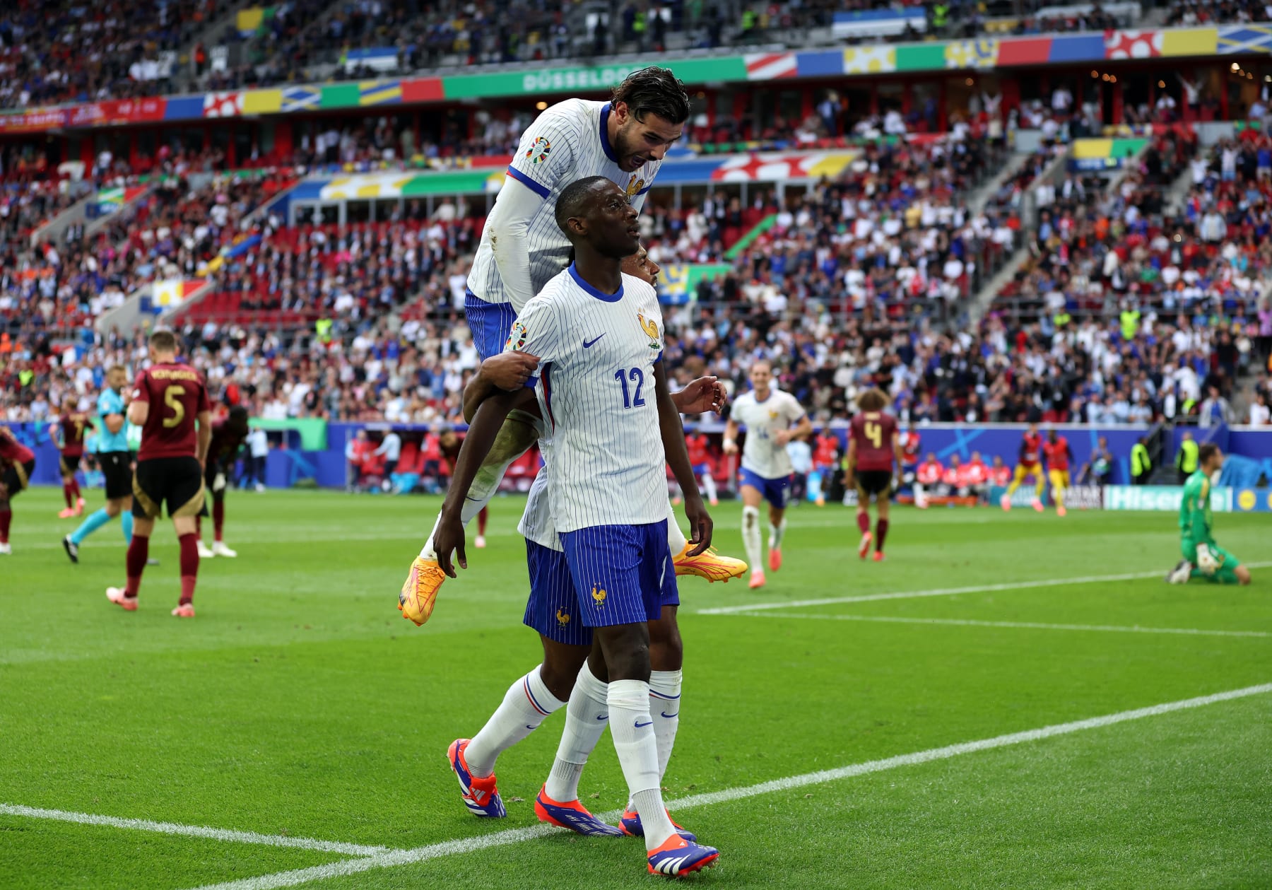 DUSSELDORF, GERMANY - JULY 01: Randal Kolo Muani of France celebrates scoring his team's first goal with teammate Theo Hernandez during the UEFA EURO 2024 round of 16 match between France and Belgium at Düsseldorf Arena on July 01, 2024 in Dusseldorf, Germany. (Photo by Carl Recine/Getty Images)