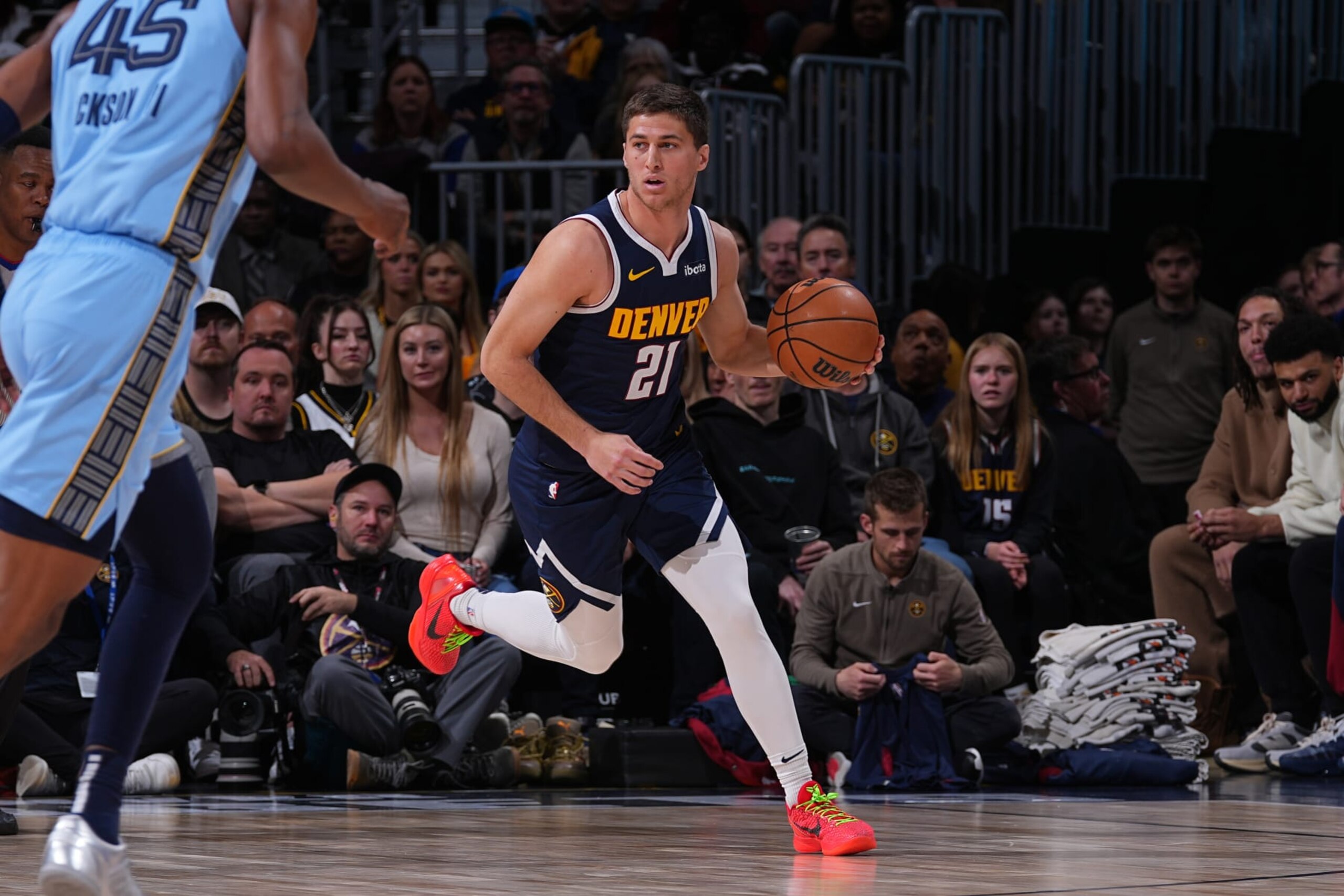 DENVER, CO - MARCH 25: Collin Gillespie #21 of the Denver Nuggets handles the ball during the game against the Memphis Grizzlies on March 25, 2024 at the Ball Arena in Denver, Colorado. NOTE TO USER: User expressly acknowledges and agrees that, by downloading and/or using this Photograph, user is consenting to the terms and conditions of the Getty Images License Agreement. Mandatory Copyright Notice: Copyright 2024 NBAE (Photo by Bart Young/NBAE via Getty Images) DENVER, CO - MARCH 25: Collin Gillespie #21 of the Denver Nuggets handles the ball during the game against the Memphis Grizzlies on March 25, 2024 at the Ball Arena in Denver, Colorado. NOTE TO USER: User expressly acknowledges and agrees that, by downloading and/or using this Photograph, user is consenting to the terms and conditions of the Getty Images License Agreement. Mandatory Copyright Notice: Copyright 2024 NBAE (Photo by Bart Young/NBAE via Getty Images)