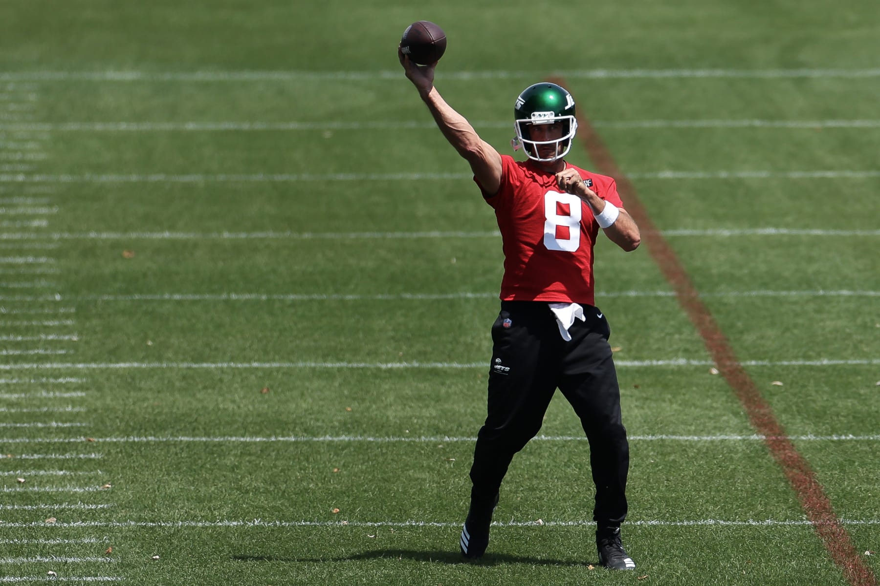 FLORHAM PARK, NEW JERSEY - JUNE 04: Aaron Rodgers #8 of the New York Jets throws the ball during New York Jets OTA Offseason Workouts at Atlantic Health Jets Training Center on June 04, 2024 in Florham Park, New Jersey.  (Photo by Luke Hales/Getty Images)