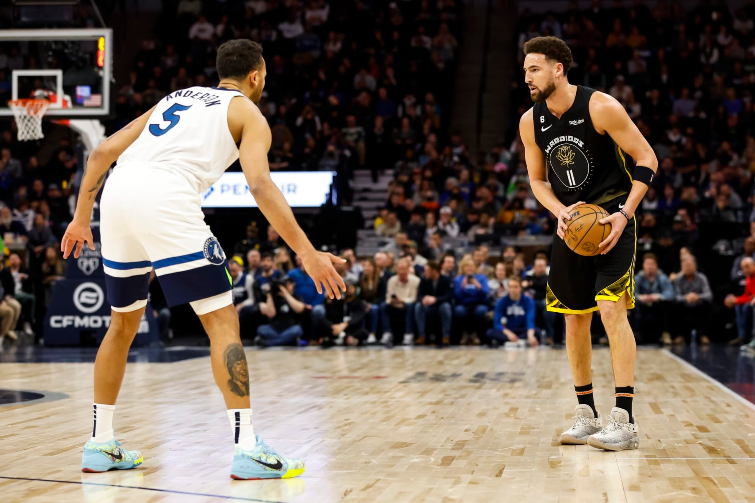 MINNEAPOLIS, MN - FEBRUARY 01: Klay Thompson #11 of the Golden State Warriors competes while Kyle Anderson #5 of the Minnesota Timberwolves defends in the first quarter of the game at Target Center on February 01, 2023 in Minneapolis, Minnesota. The Timberwolves defeated the Warriors 119-114 in overtime. NOTE TO USER: User expressly acknowledges and agrees that, by downloading and or using this Photograph, user is consenting to the terms and conditions of the Getty Images License Agreement. (Photo by David Berding/Getty Images)