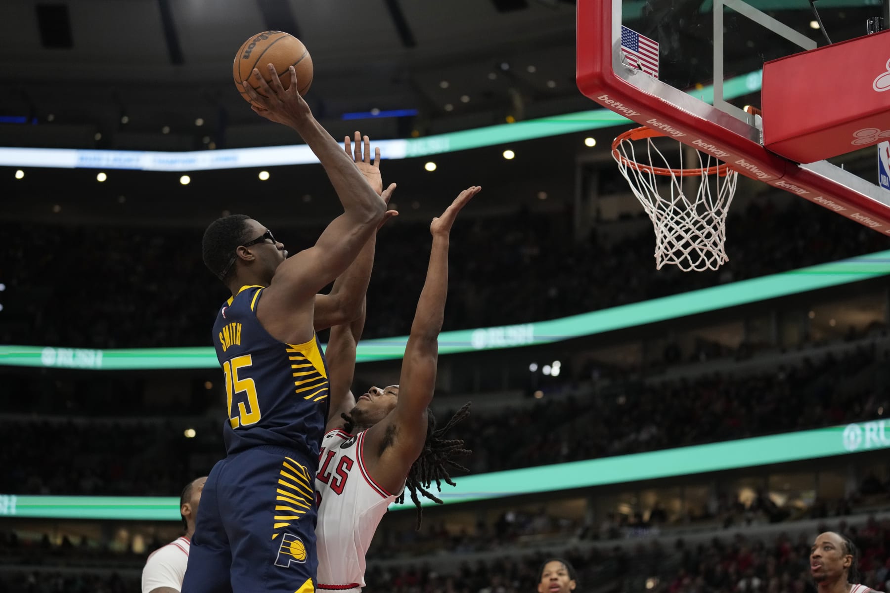 CHICAGO, ILLINOIS - MARCH 27: Jalen Smith #25 of the Indiana Pacers shoots the ball against Ayo Dosunmu #12 of the Chicago Bulls during the second half at the United Center on March 27, 2024 in Chicago, Illinois. NOTE TO USER: User expressly acknowledges and agrees that, by downloading and or using this photograph, User is consenting to the terms and conditions of the Getty Images License Agreement. (Photo by Patrick McDermott/Getty Images)