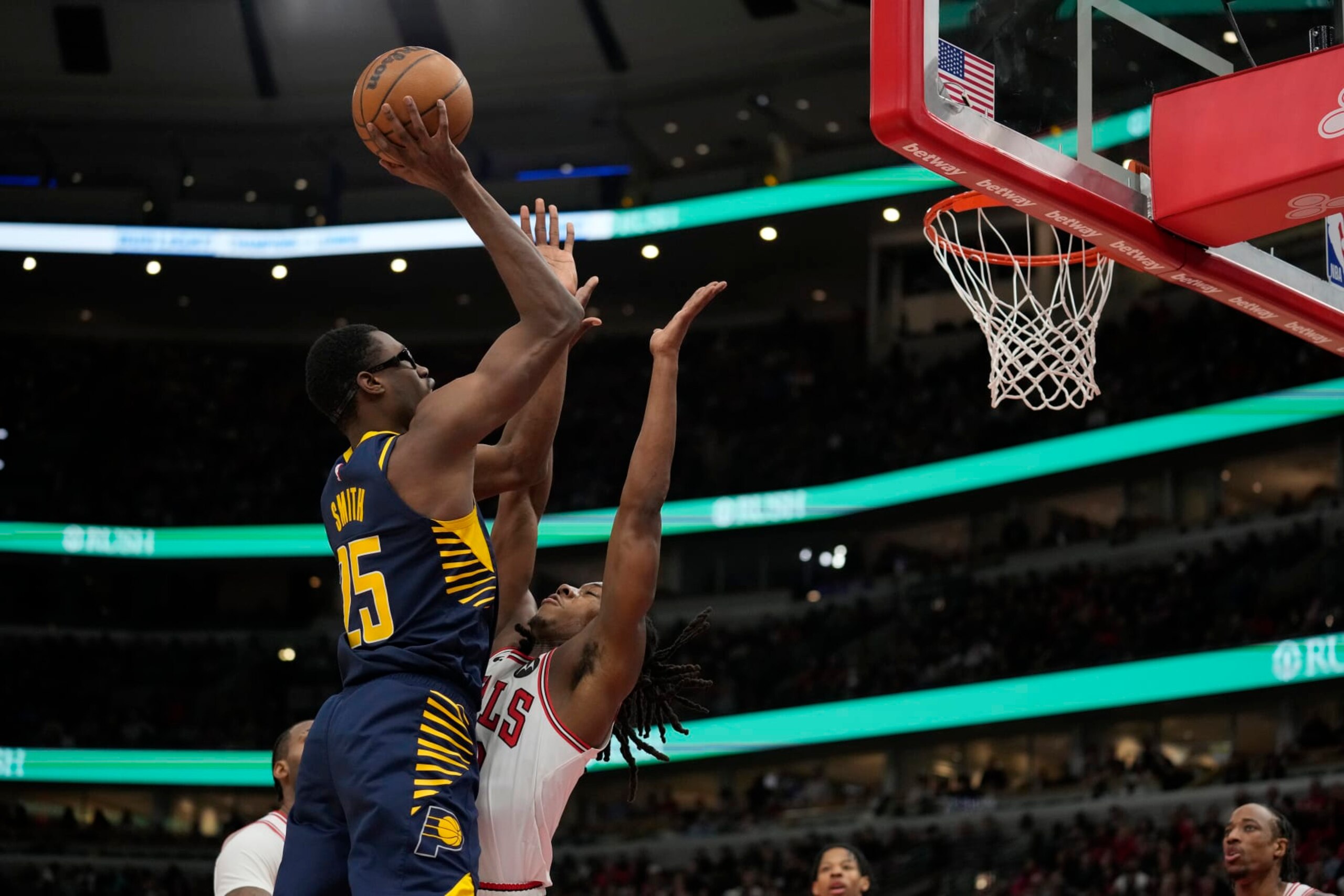 CHICAGO, ILLINOIS - MARCH 27: Jalen Smith #25 of the Indiana Pacers shoots the ball against Ayo Dosunmu #12 of the Chicago Bulls during the second half at the United Center on March 27, 2024 in Chicago, Illinois. NOTE TO USER: User expressly acknowledges and agrees that, by downloading and or using this photograph, User is consenting to the terms and conditions of the Getty Images License Agreement. (Photo by Patrick McDermott/Getty Images)