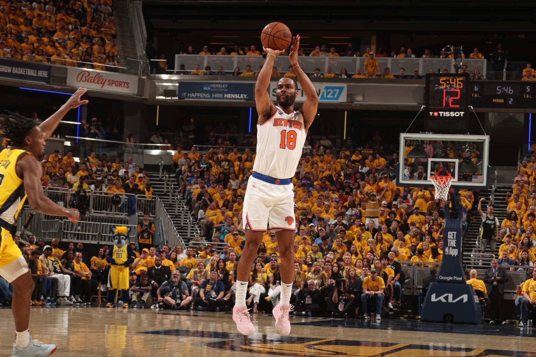 INDIANAPOLIS, IN - MAY 17: Alec Burks #18 of the New York Knicks shoots the ball during the game against the Indiana Pacers during Round 2 Game 6 of the 2024 NBA Playoffs on May 17, 2024 at Gainbridge Fieldhouse in Indianapolis, Indiana. NOTE TO USER: User expressly acknowledges and agrees that, by downloading and or using this Photograph, user is consenting to the terms and conditions of the Getty Images License Agreement. Mandatory Copyright Notice: Copyright 2024 NBAE (Photo by Nathaniel S. Butler/NBAE via Getty Images)