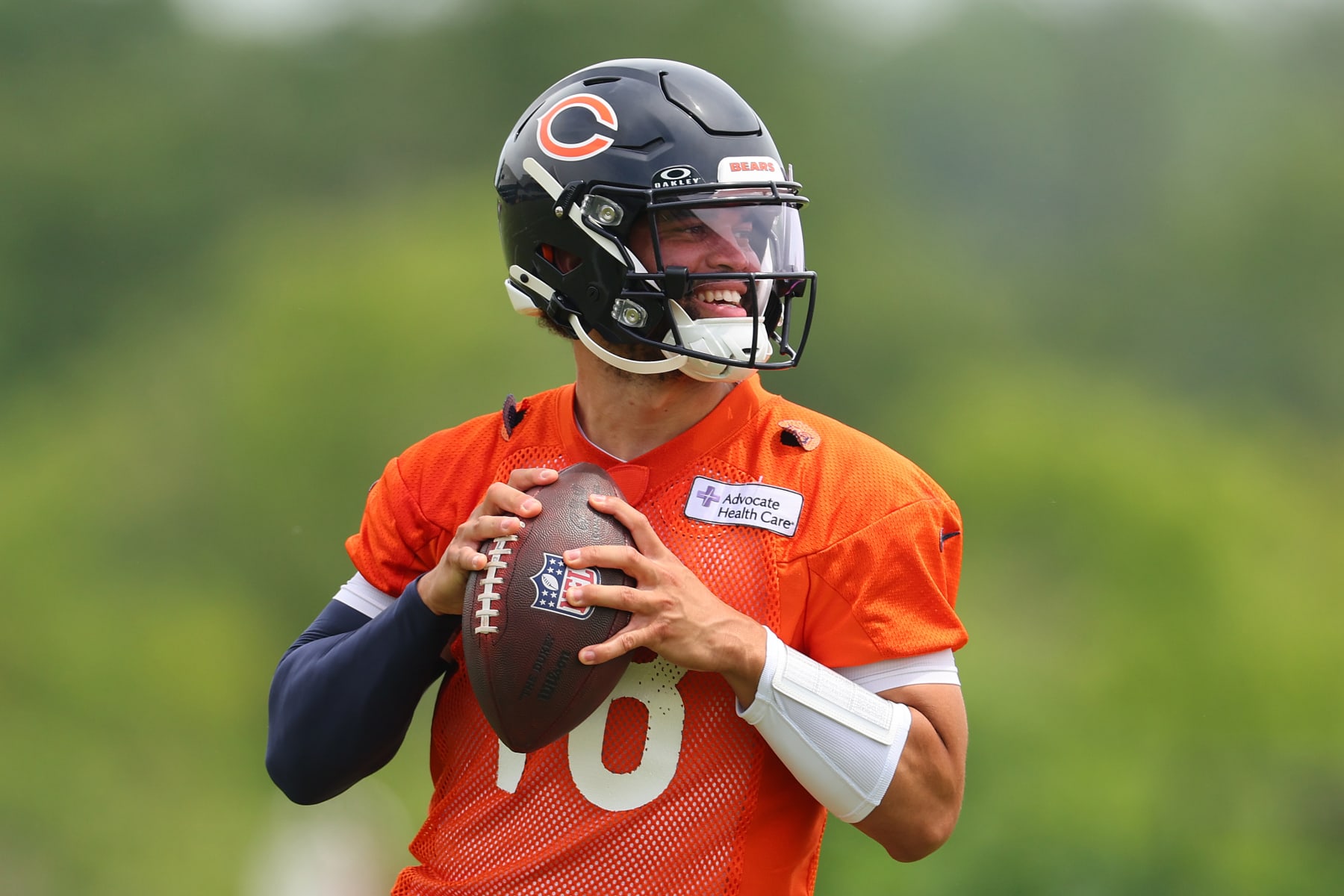 LAKE FOREST, ILLINOIS - JUNE 04: Caleb Williams #18 of the Chicago Bears throws a pass during Chicago Bears Minicamp at Halas Hall on June 04, 2024 in Lake Forest, Illinois. (Photo by Michael Reaves/Getty Images)