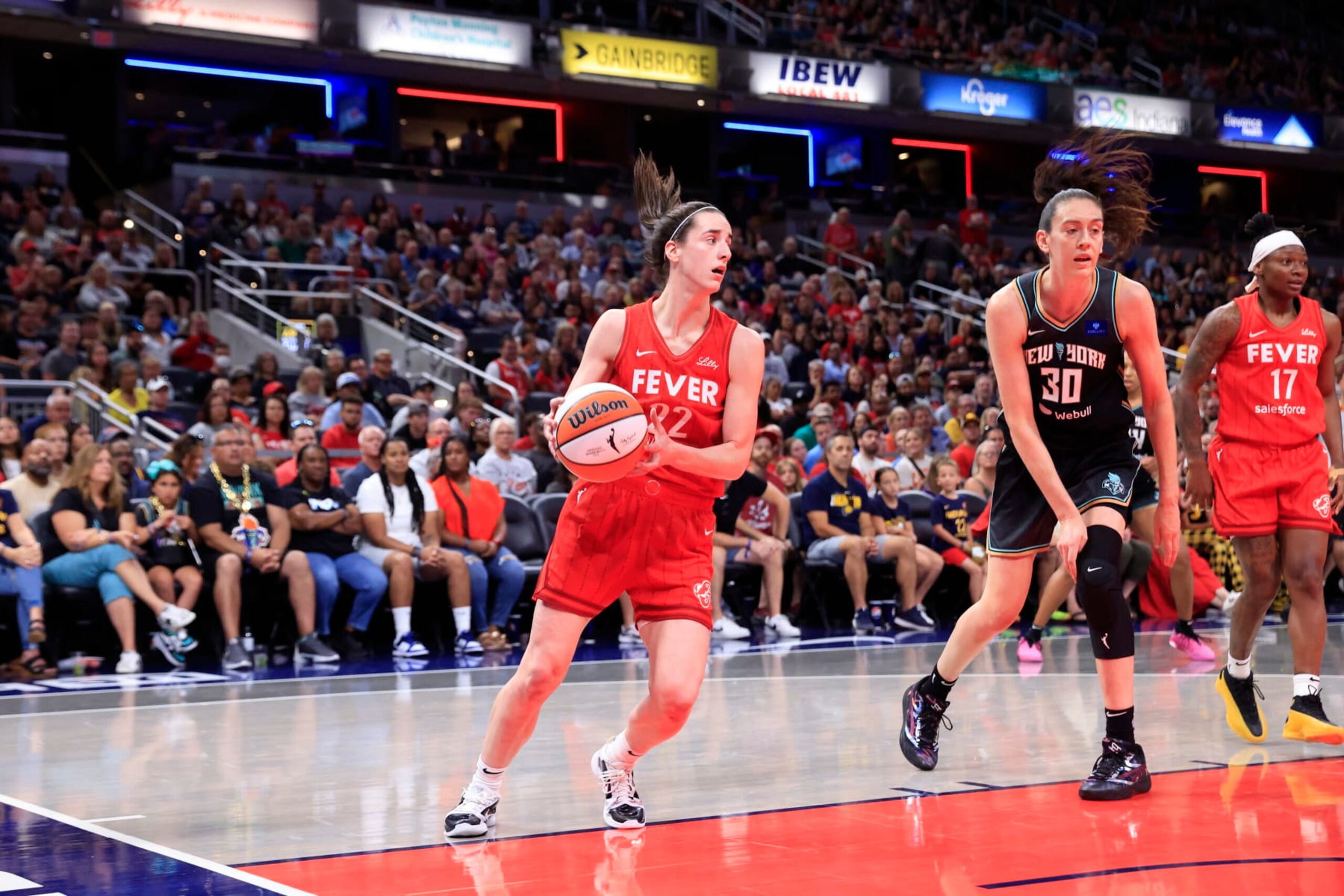 INDIANAPOLIS, IN - JULY 6: Caitlin Clark #22 of the Indiana Fever handles the ball during the game against the New York Liberty on July 6, 2024 at Gainbridge Fieldhouse in Indianapolis, Indiana. NOTE TO USER: User expressly acknowledges and agrees that, by downloading and or using this Photograph, user is consenting to the terms and conditions of the Getty Images License Agreement. Mandatory Copyright Notice: Copyright 2024 NBAE (Photo by Justin Casterline/NBAE via Getty Images)