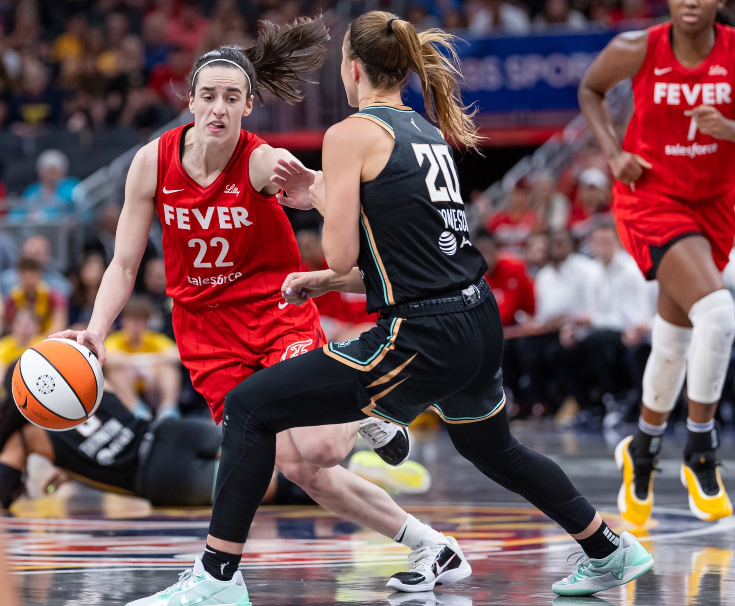 INDIANAPOLIS, INDIANA - JULY 6: Caitlin Clark #22 of the Indiana Fever dribbles against Sabrina Ionescu #20 of the New York Liberty during the second half at Gainbridge Fieldhouse on July 6, 2024 in Indianapolis, Indiana. NOTE TO USER: User expressly acknowledges and agrees that, by downloading and or using this photograph, User is consenting to the terms and conditions of the Getty Images License Agreement. (Photo by Michael Hickey/Getty Images)