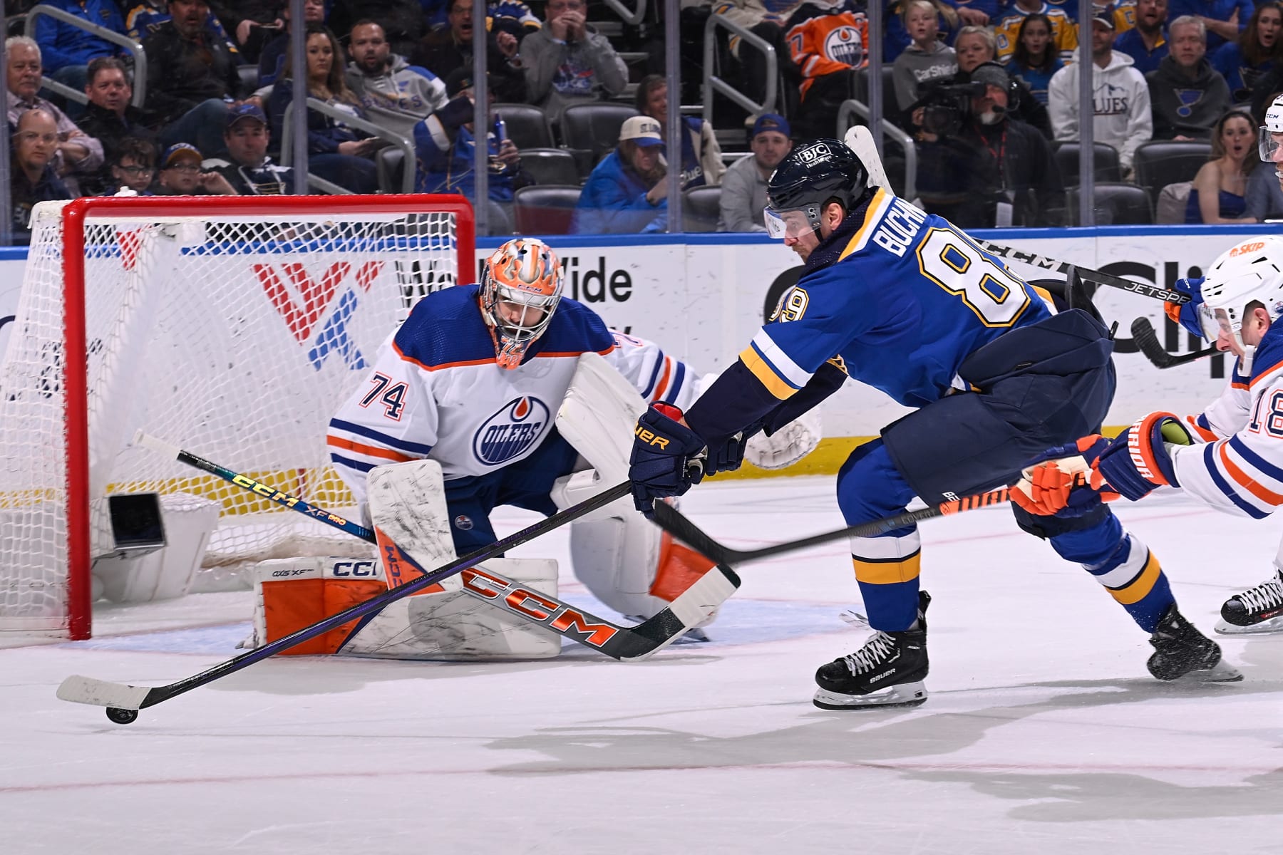 ST. LOUIS, MO - APRIL 1: Stuart Skinner #74 of the Edmonton Oilers defends the net against Pavel Buchnevich #89 of the St. Louis Blues on April 1, 2024 at the Enterprise Center in St. Louis, Missouri. (Photo by Joe Puetz/NHLI via Getty Images)