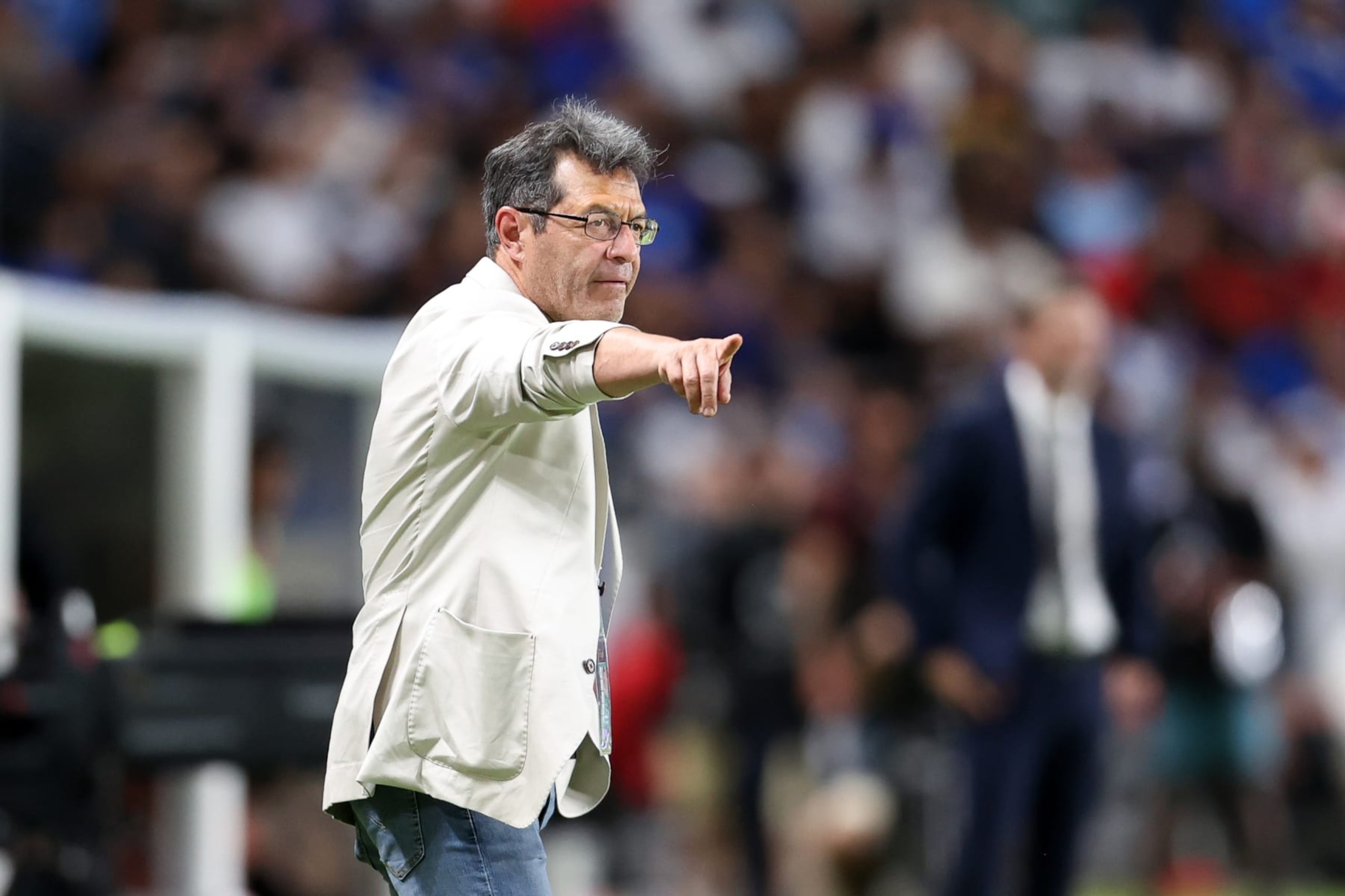 HOUSTON, TX - JULY 04: Head Coach Hugo Perez of El Salvador gestures during match between Panama and El Salvador as part of the 2023 CONCACAF Gold Cup at Shell Energy Stadium on July 4, 2023 in Houston, Texas. (Photo by Omar Vega/Getty Images) HOUSTON, TX - JULY 04: Head Coach Hugo Perez of El Salvador gestures during match between Panama and El Salvador as part of the 2023 CONCACAF Gold Cup at Shell Energy Stadium on July 4, 2023 in Houston, Texas. (Photo by Omar Vega/Getty Images)