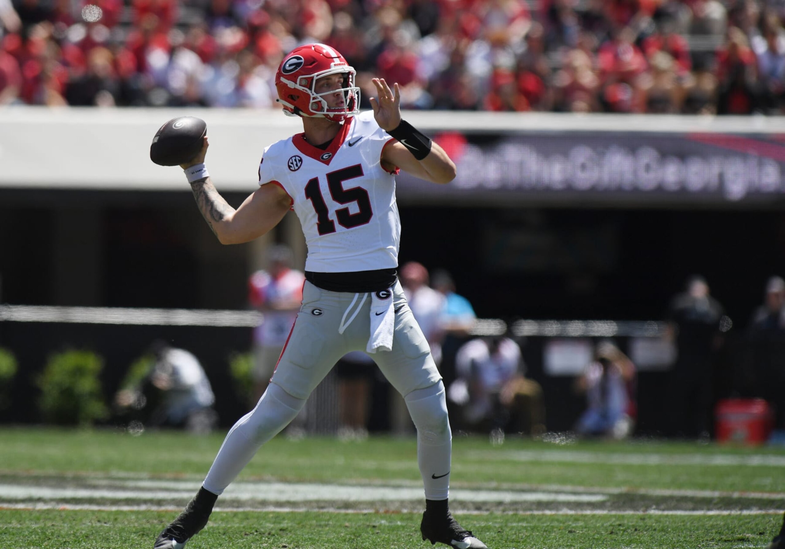 Athens, GA - APRIL 13: Georgia Bulldogs Quarterback Carson Beck (15) passes the ball during the G-Day Red and Black Spring Game on April 13, 2024, Sanford Stadium in Athens, GA. (Photo by Jeffrey Vest/Icon Sportswire via Getty Images)