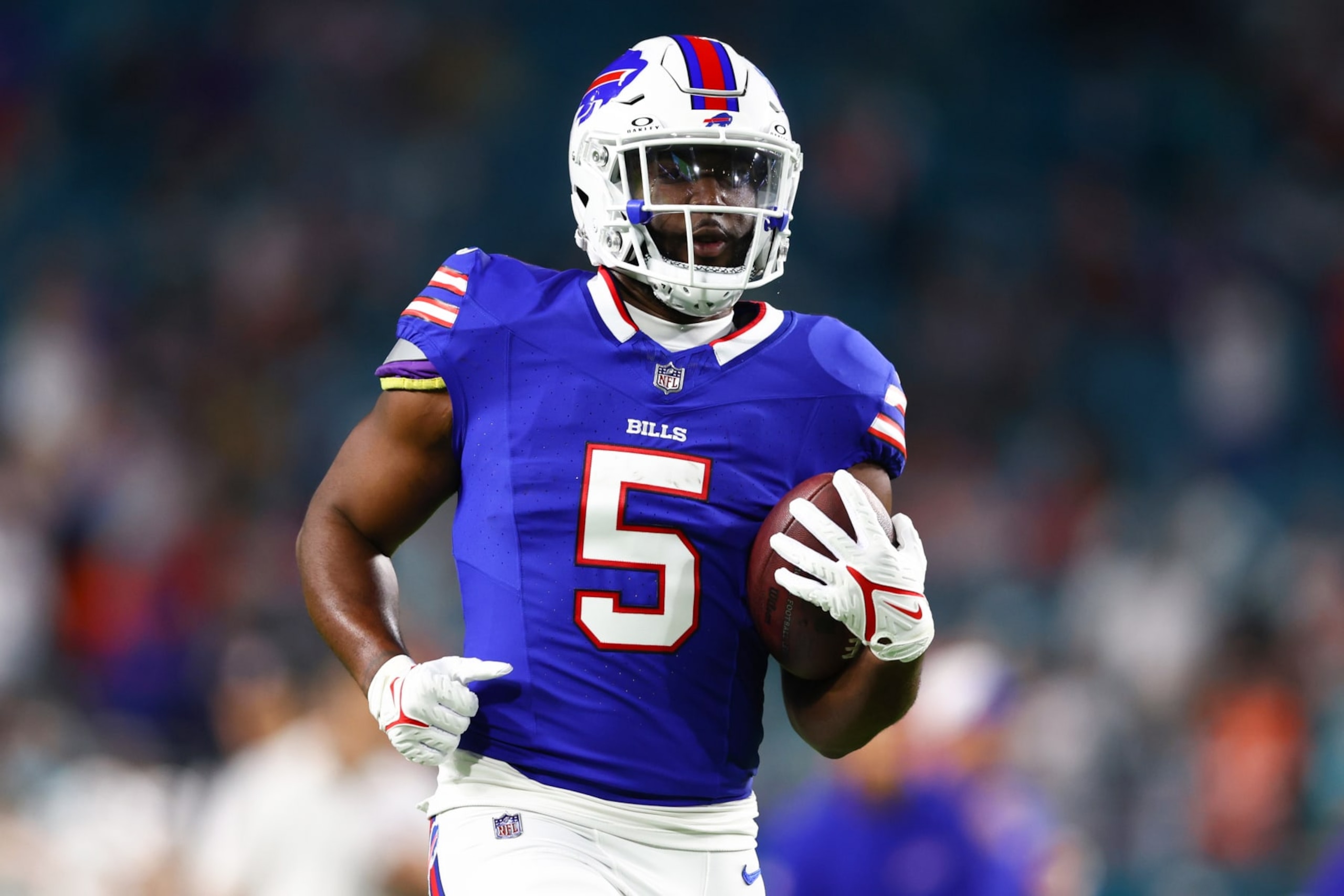 MIAMI GARDENS, FLORIDA - JANUARY 07: Leonard Fournette #5 of the Buffalo Bills warms up prior to a game against the Miami Dolphins at Hard Rock Stadium on January 07, 2024 in Miami Gardens, Florida. (Photo by Megan Briggs/Getty Images) MIAMI GARDENS, FLORIDA - JANUARY 07: Leonard Fournette #5 of the Buffalo Bills warms up prior to a game against the Miami Dolphins at Hard Rock Stadium on January 07, 2024 in Miami Gardens, Florida. (Photo by Megan Briggs/Getty Images)