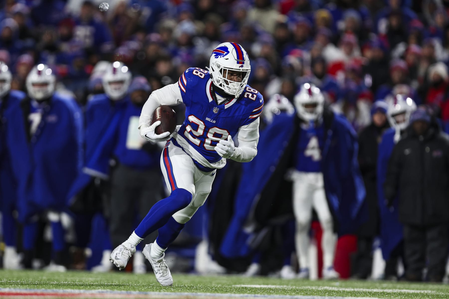 ORCHARD PARK, NY - JANUARY 21: Latavius Murray #28 of the Buffalo Bills runs the ball during an NFL divisional round playoff football game against the Kansas City Chiefs at Highmark Stadium on January 21, 2024 in Orchard Park, New York. (Photo by Perry Knotts/Getty Images)