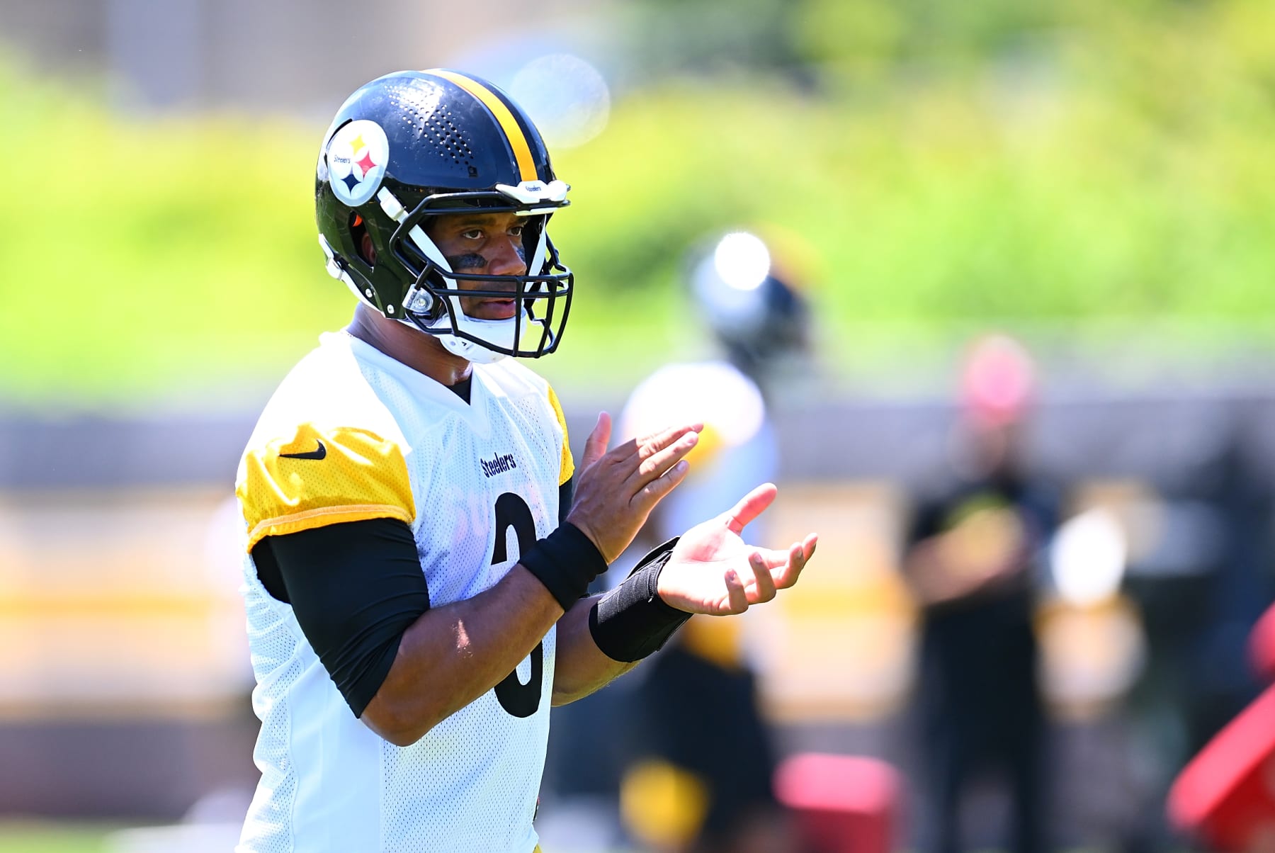 PITTSBURGH, PENNSYLVANIA - JUNE 6:  Russell Wilson #3 of the Pittsburgh Steelers works out during the Pittsburgh Steelers OTA offseason workout at UPMC Rooney Sports Complex on June 6 2024 in Pittsburgh, Pennsylvania. (Photo by Joe Sargent/Getty Images)