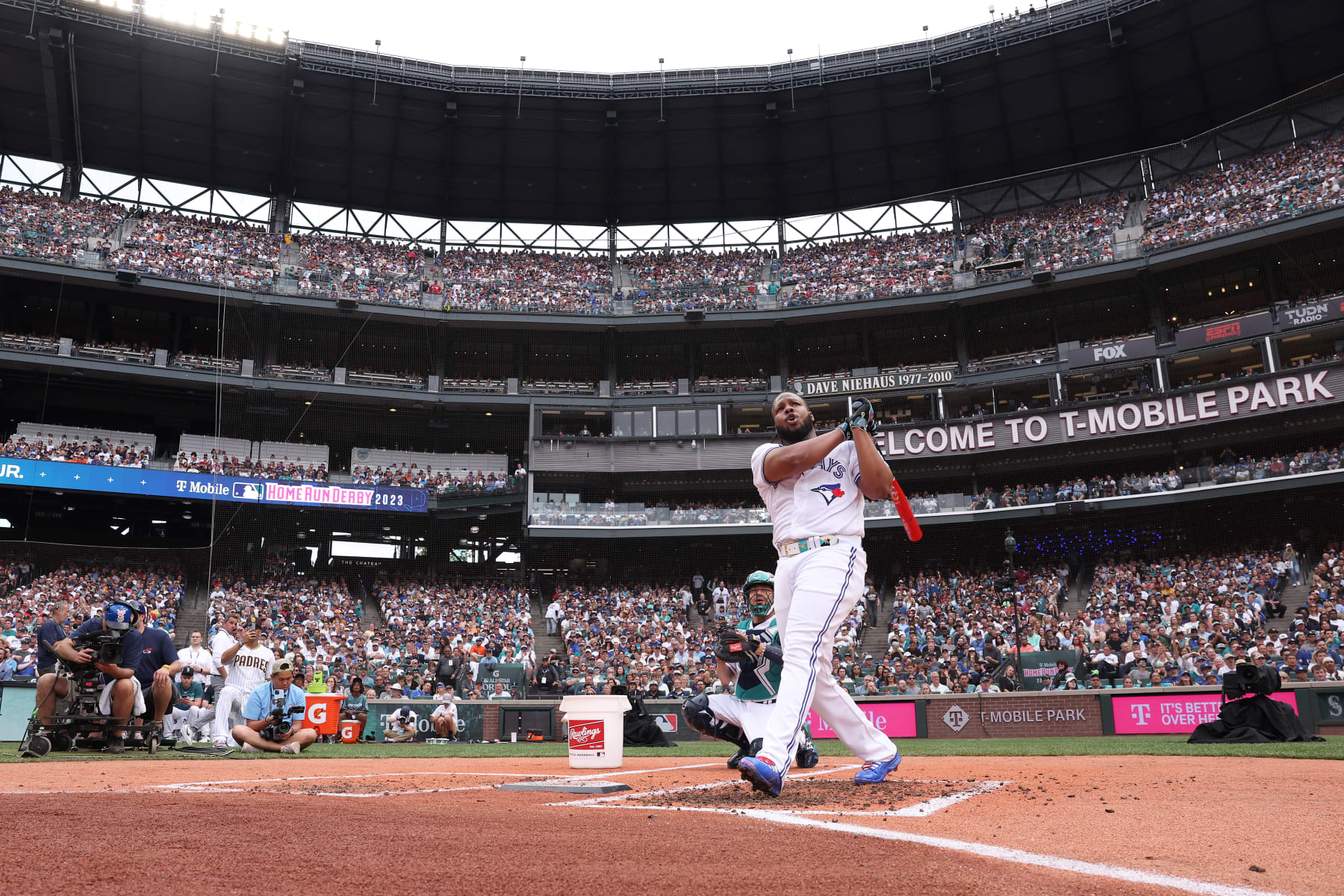 SEATTLE, WASHINGTON - JULY 10: Vladimir Guerrero Jr. #27 of the Toronto Blue Jays bats during the T-Mobile Home Run Derby at T-Mobile Park on July 10, 2023 in Seattle, Washington. (Photo by Steph Chambers/Getty Images)