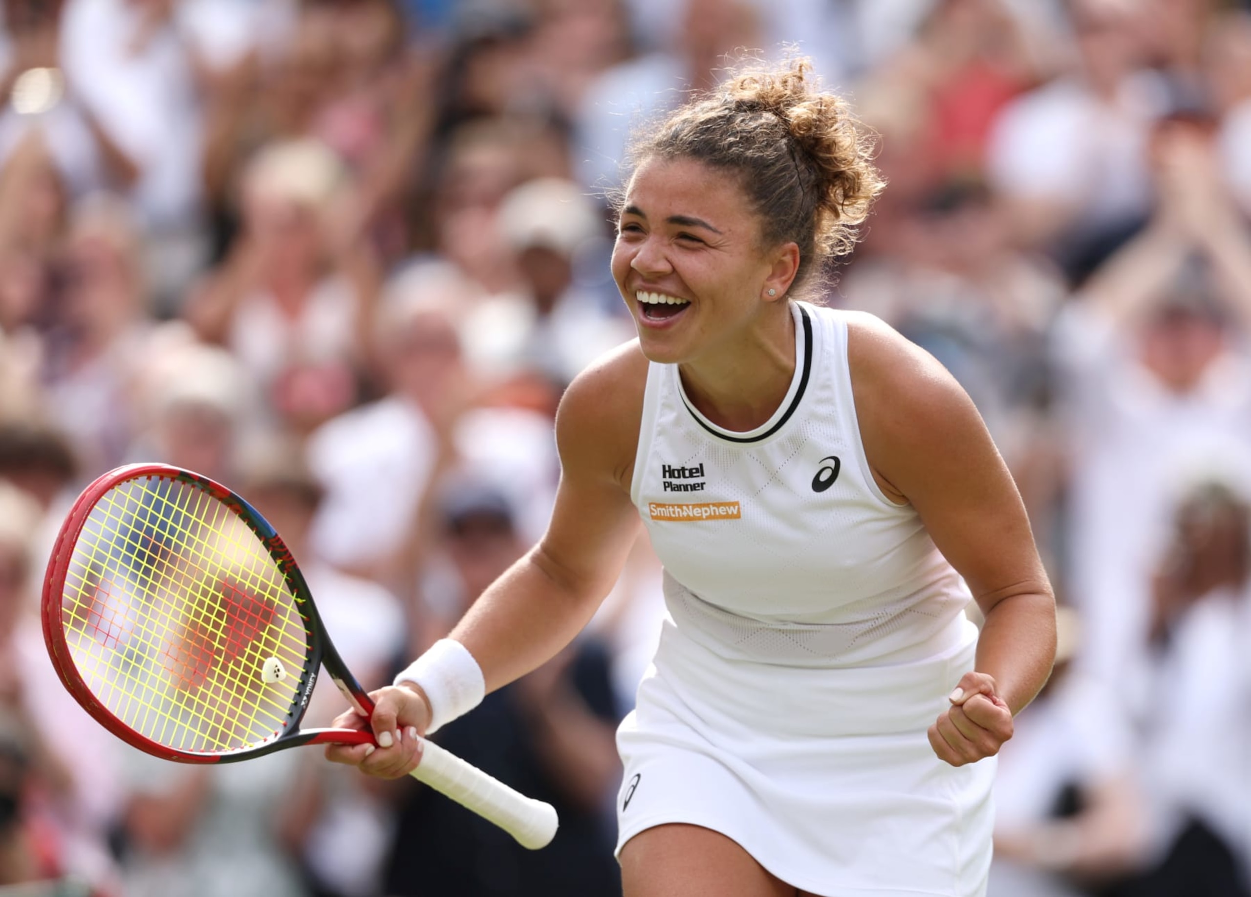 LONDON, ENGLAND - JULY 11: Jasmine Paolini of Italy celebrates winning match point against Donna Vekic of Croatia in the Ladies' Singles Semi-Final match during day eleven of The Championships Wimbledon 2024 at All England Lawn Tennis and Croquet Club on July 11, 2024 in London, England. (Photo by Clive Brunskill/Getty Images)