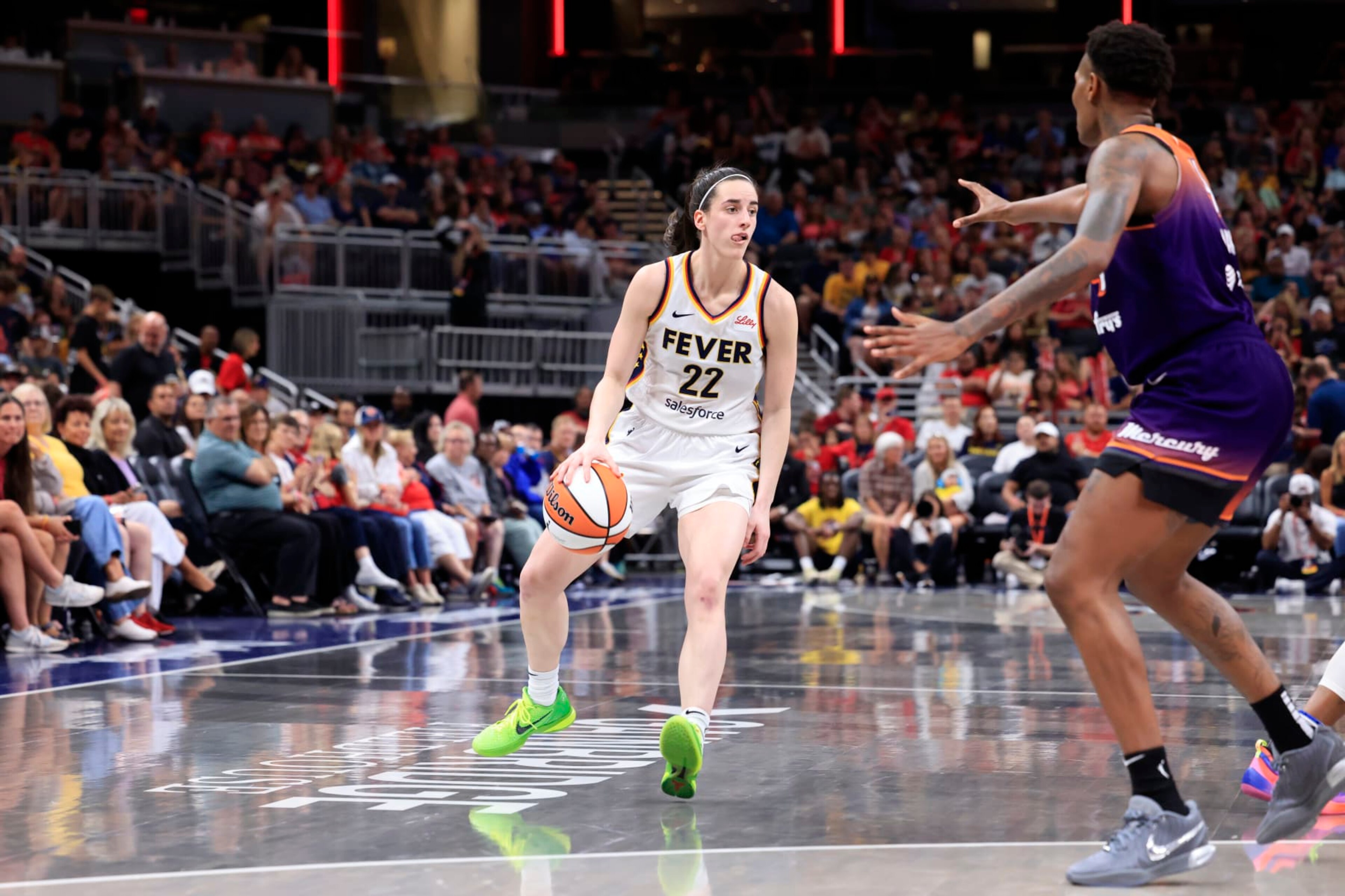 INDIANAPOLIS, IN - JULY 12: Caitlin Clark #22 of the Indiana Fever dribbles the ball during the game against the Phoenix Mercury on July 12, 2024 at Gainbridge Fieldhouse in Indianapolis, Indiana. NOTE TO USER: User expressly acknowledges and agrees that, by downloading and or using this Photograph, user is consenting to the terms and conditions of the Getty Images License Agreement. Mandatory Copyright Notice: Copyright 2024 NBAE (Photo by Justin Casterline/NBAE via Getty Images)