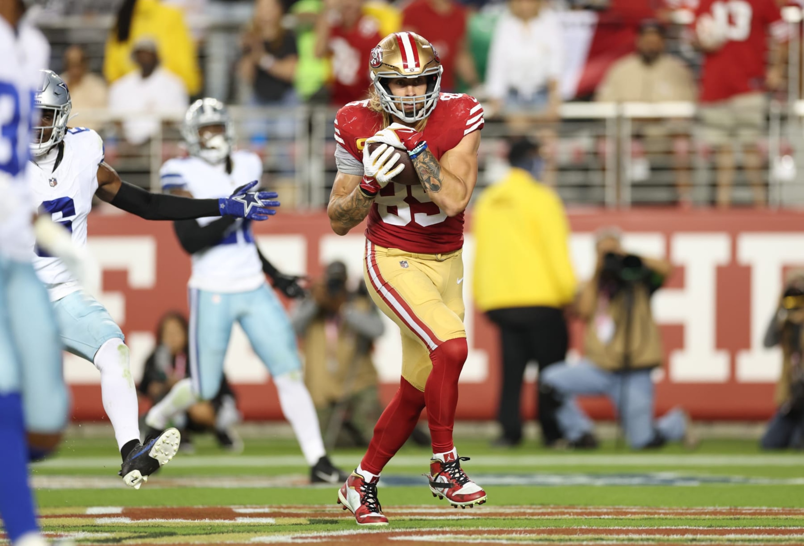 SANTA CLARA, CALIFORNIA - OCTOBER 08: George Kittle #85 of the San Francisco 49ers catches a touchdown pass during the third quarter against the Dallas Cowboys at Levi's Stadium on October 08, 2023 in Santa Clara, California. (Photo by Ezra Shaw/Getty Images)