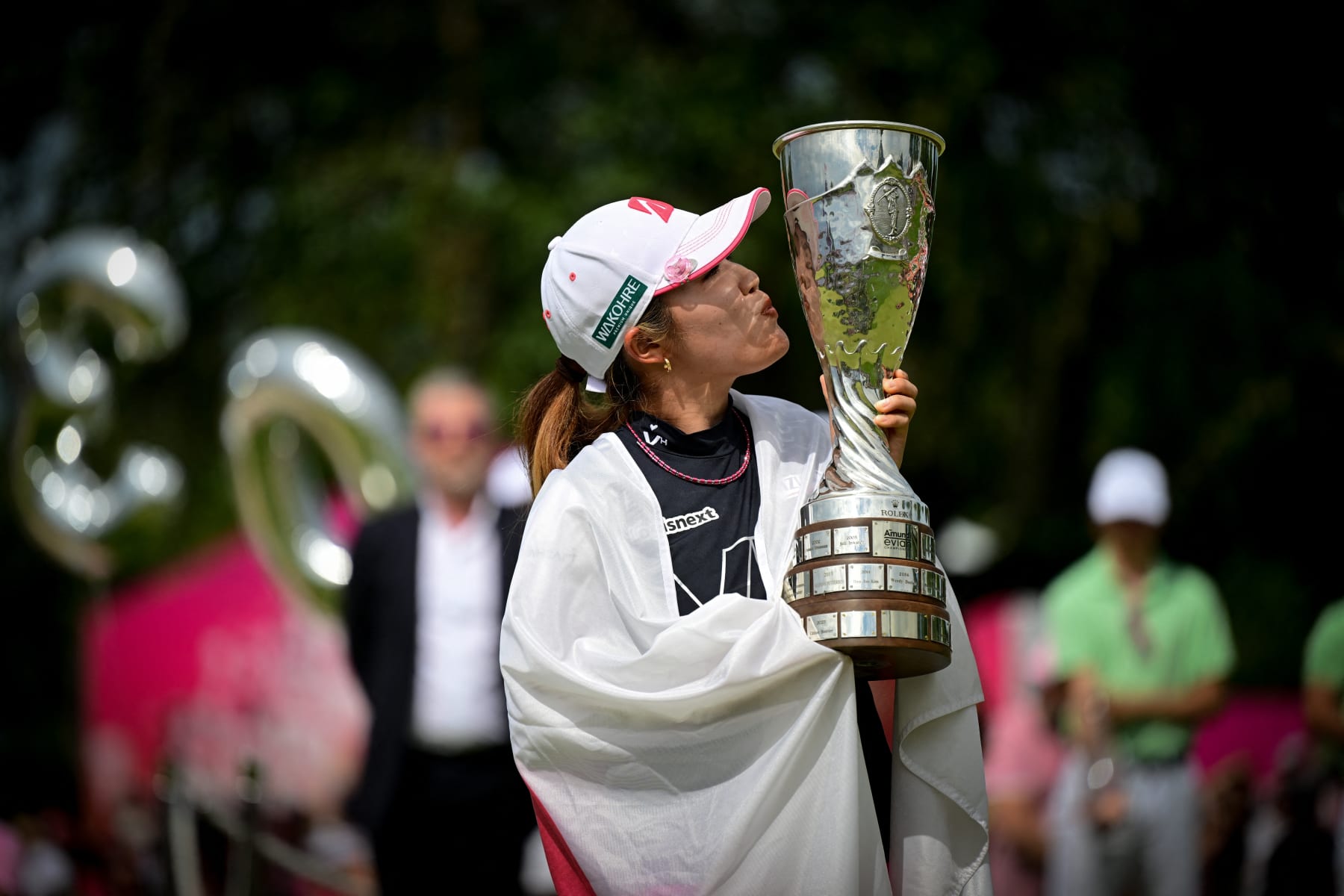 Japan's Ayaka Furue kisses her trophy as she celebrates after victory following the final round of the Amundi Evian Championship at Evian Resort Golf Club at Evian-Les-Bains, central-eastern France on July 14, 2024. (Photo by OLIVIER CHASSIGNOLE / AFP) (Photo by OLIVIER CHASSIGNOLE/AFP via Getty Images)