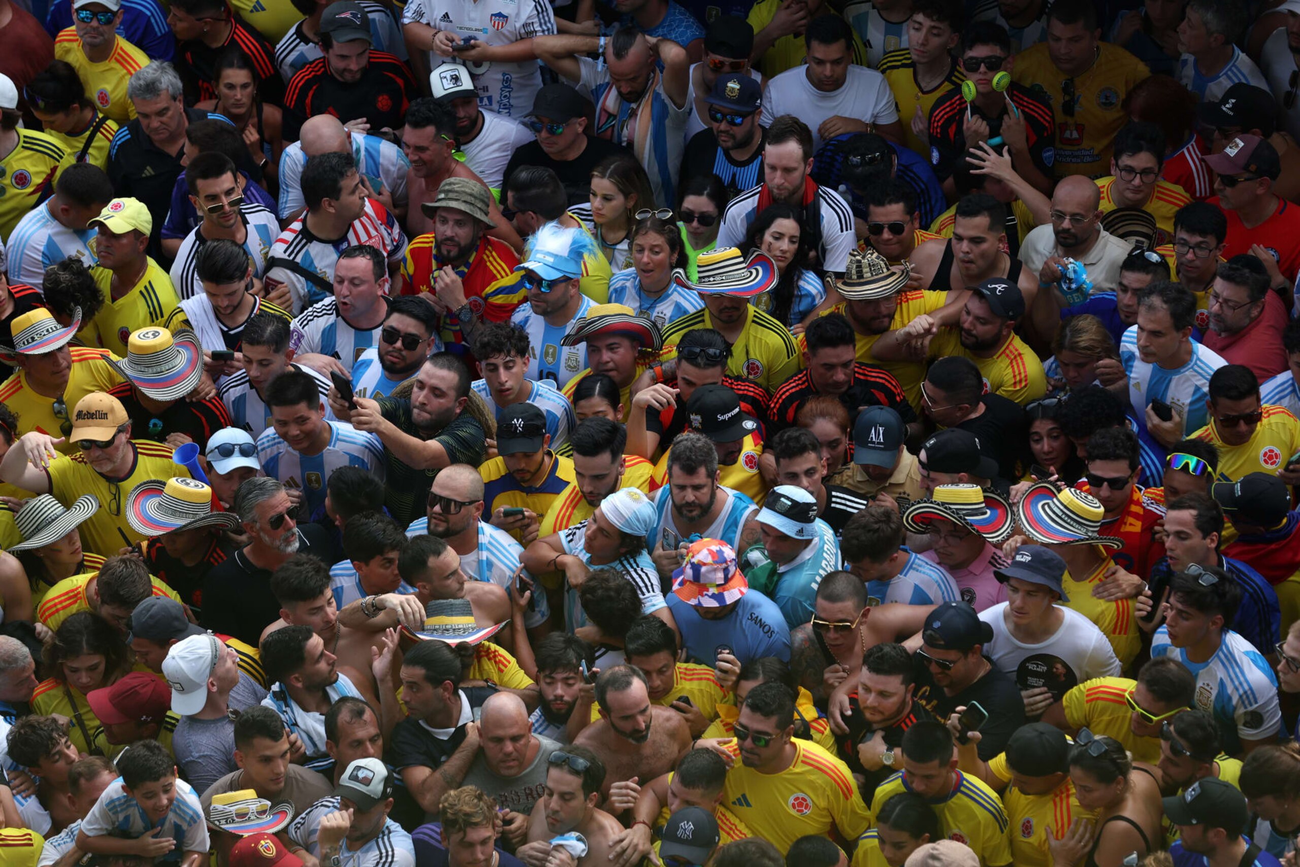 MIAMI GARDENS, FLORIDA - JULY 14: Fans try to enter the stadium amid disturbances prior to during the CONMEBOL Copa America 2024 Final match between Argentina and Colombia at Hard Rock Stadium on July 14, 2024 in Miami Gardens, Florida. (Photo by Megan Briggs/Getty Images) MIAMI GARDENS, FLORIDA - JULY 14: Fans try to enter the stadium amid disturbances prior to during the CONMEBOL Copa America 2024 Final match between Argentina and Colombia at Hard Rock Stadium on July 14, 2024 in Miami Gardens, Florida. (Photo by Megan Briggs/Getty Images)