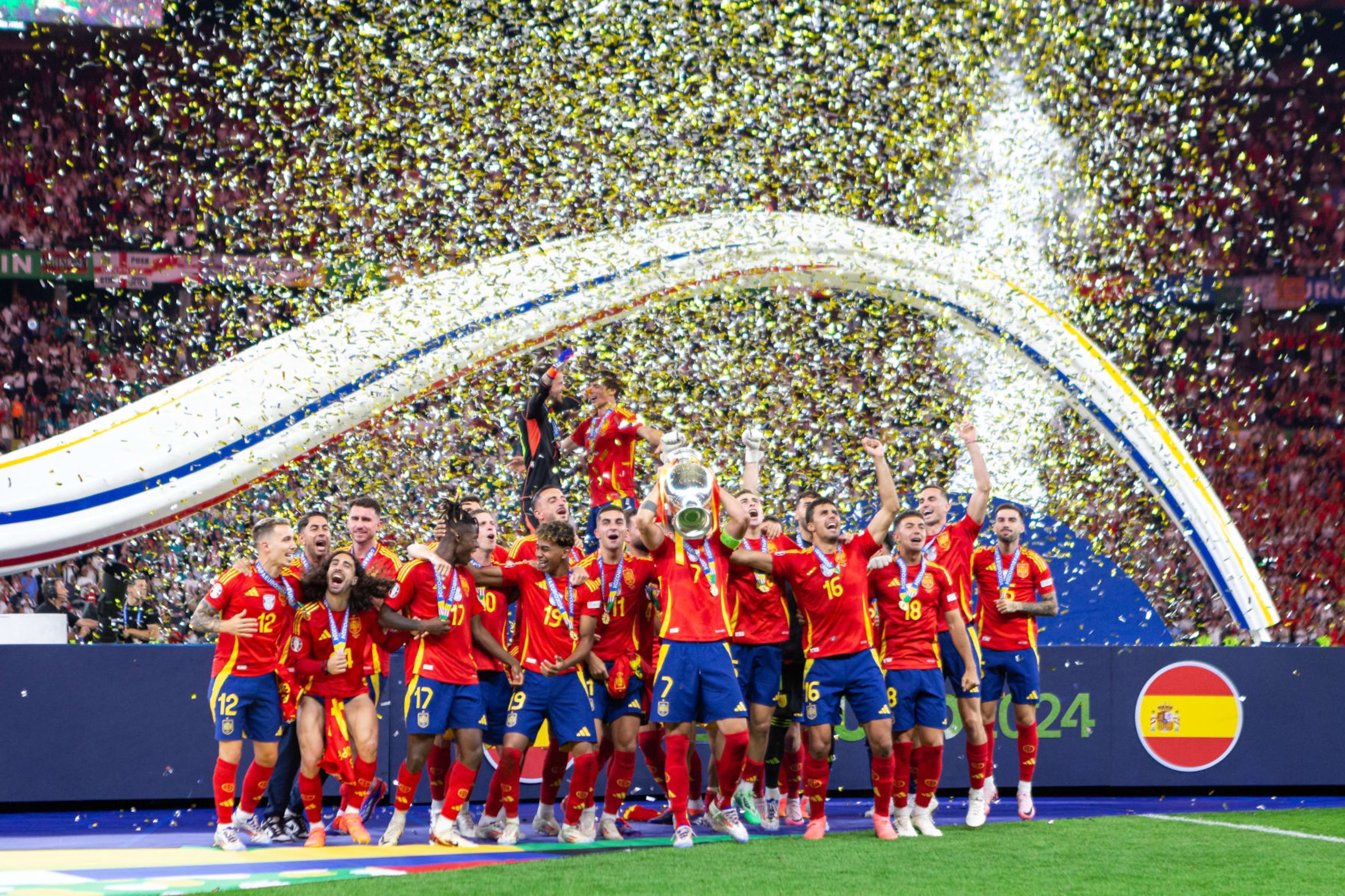BERLIN, GERMANY - JULY 14: Alvaro Morata of Spain lifts the trophy after the win during the UEFA EURO 2024 final match between Spain and England at Olympiastadion on July 14, 2024 in Berlin, Germany. (Photo by Inaki Esnaola/Getty Images)