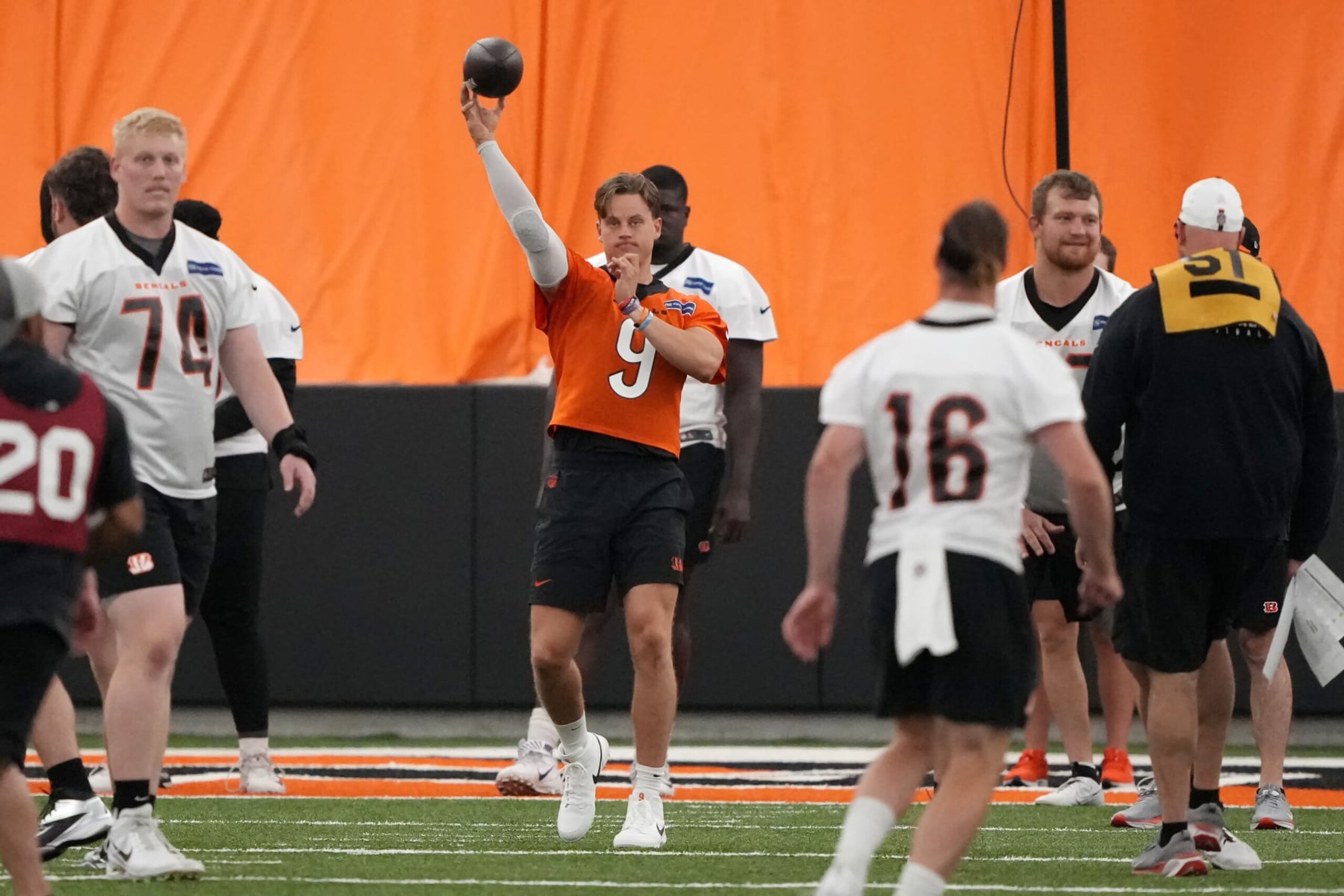 CINCINNATI, OHIO - JUNE 12: Joe Burrow #9 of the Cincinnati Bengals throws a pass during mandatory minicamp at the IEL Indoor Facility on June 12, 2024 in Cincinnati, Ohio. (Photo by Dylan Buell/Getty Images)
