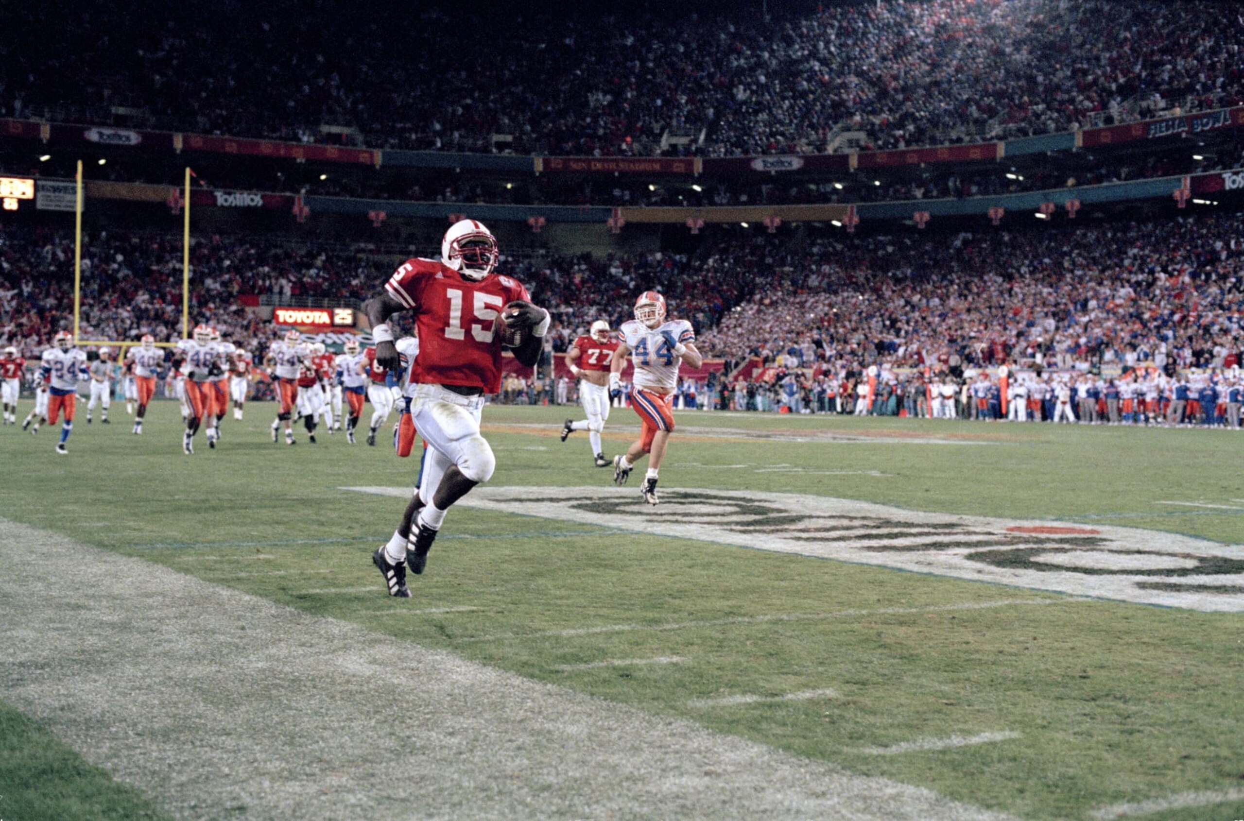 College Football: Fiesta Bowl: Nebraska QB Tommie Frazier (5) in action, scoring touchdown vs Florida at Sun Devil Stadium.
Tempe, AZ 1/2/1996
CREDIT: John Biever (Photo by John Biever /Sports Illustrated via Getty Images)
(Set Number: X49859 TK4 R7 F15 ) College Football: Fiesta Bowl: Nebraska QB Tommie Frazier (5) in action, scoring touchdown vs Florida at Sun Devil Stadium.
Tempe, AZ 1/2/1996
CREDIT: John Biever (Photo by John Biever /Sports Illustrated via Getty Images)
(Set Number: X49859 TK4 R7 F15 )
