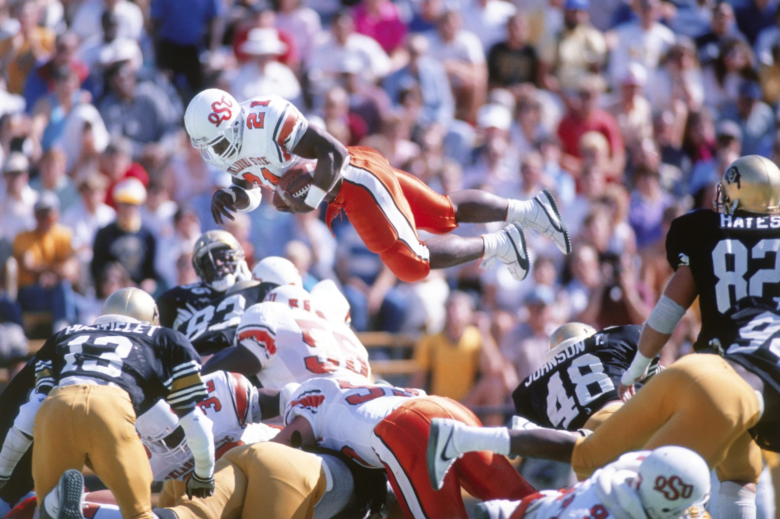 College Football: Oklahoma State Barry Sanders (21) in action, diving vs Colorado. Boulder, CO 10/8/1988 CREDIT: Damian Strohmeyer (Photo by Damian Strohmeyer /Sports Illustrated via Getty Images) (Set Number: X37220 ) College Football: Oklahoma State Barry Sanders (21) in action, diving vs Colorado. Boulder, CO 10/8/1988 CREDIT: Damian Strohmeyer (Photo by Damian Strohmeyer /Sports Illustrated via Getty Images) (Set Number: X37220 )
