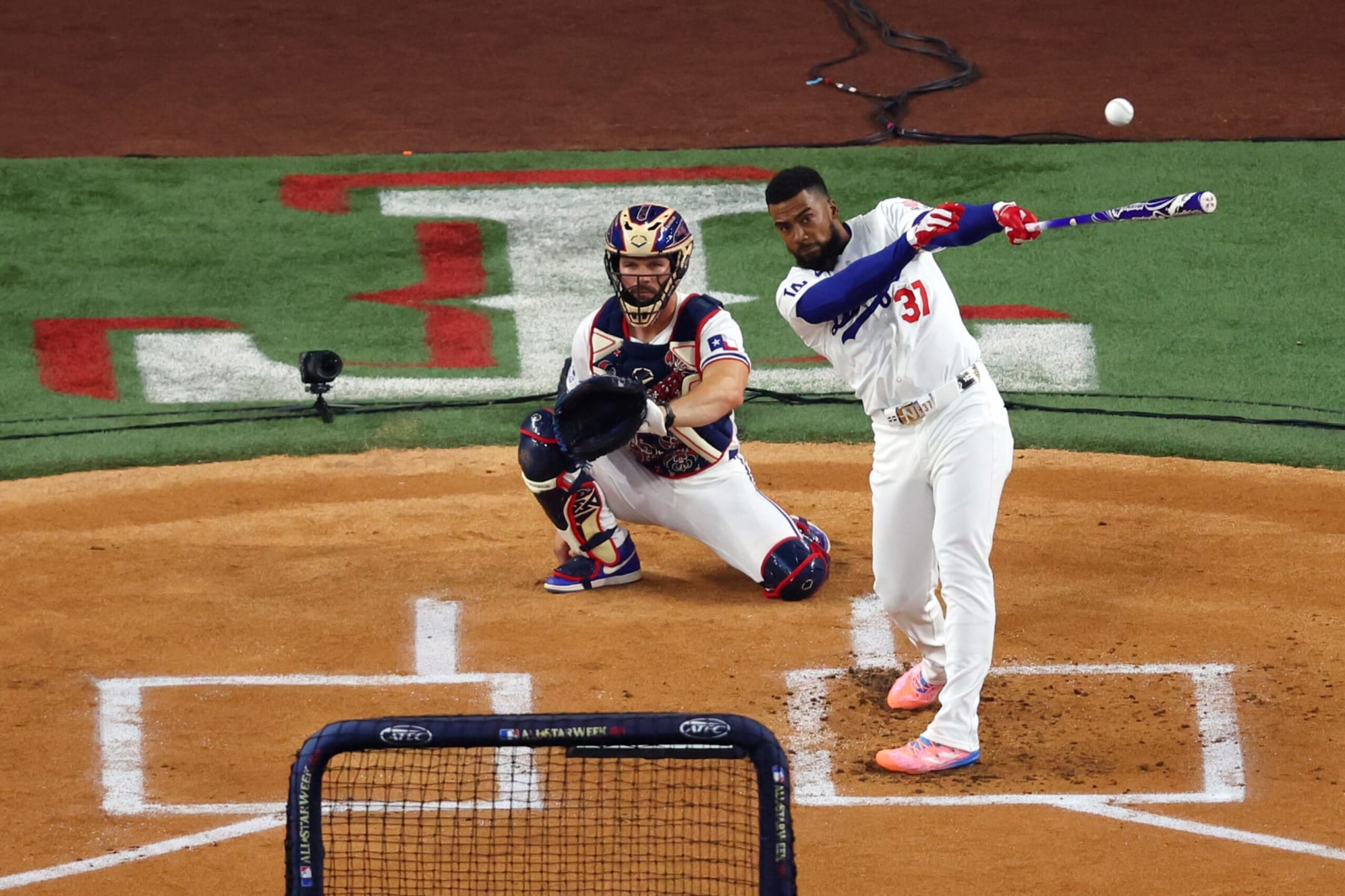 ARLINGTON, TEXAS - JULY 15: Teoscar Hernández #37 of the Los Angeles Dodgers bats during the T-Mobile Home Run Derby at Globe Life Field on July 15, 2024 in Arlington, Texas.  (Photo by Richard Rodriguez/Getty Images)