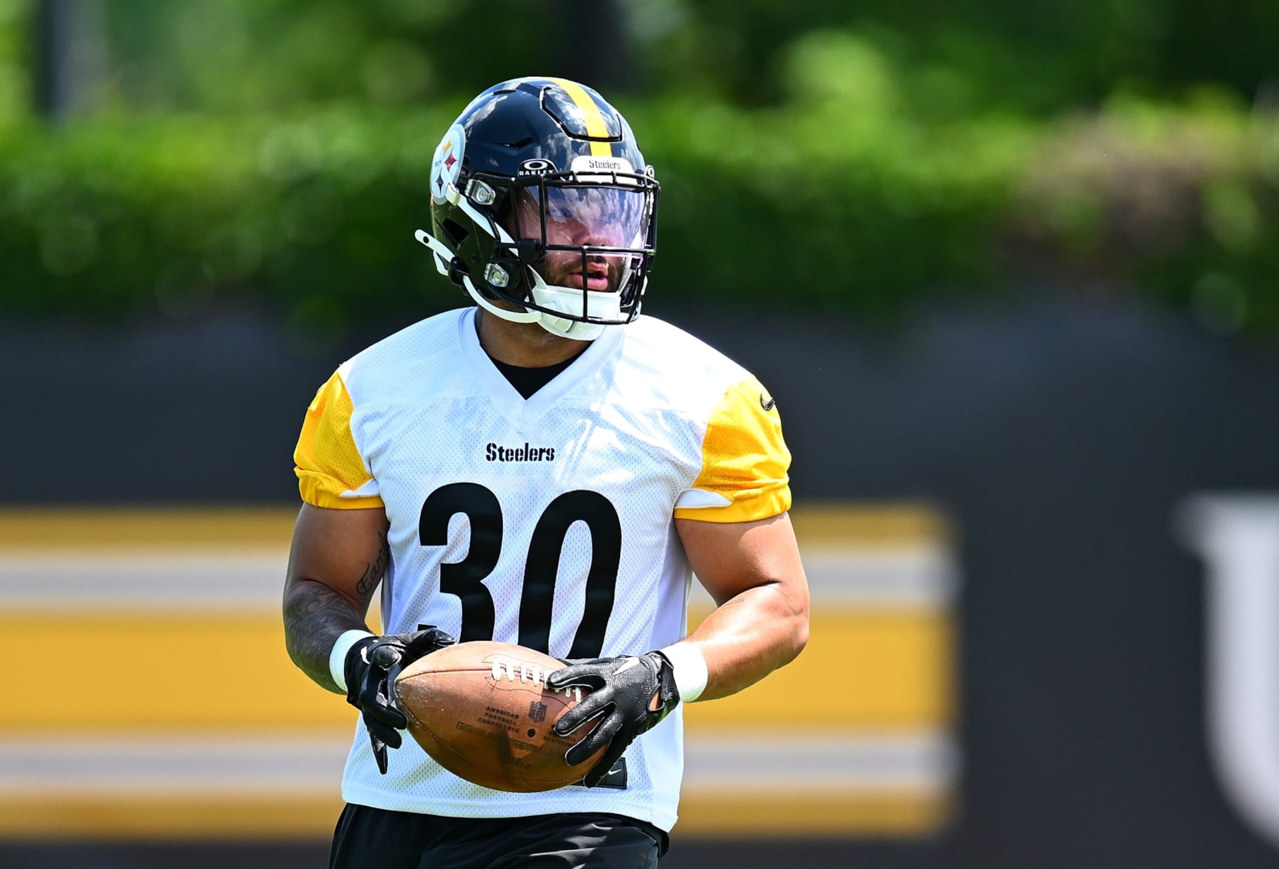PITTSBURGH, PENNSYLVANIA - JUNE 6:  Jaylen Warren #30 of the Pittsburgh Steelers looks on during the Pittsburgh Steelers OTA offseason workout at UPMC Rooney Sports Complex on June 6 2024 in Pittsburgh, Pennsylvania. (Photo by Joe Sargent/Getty Images)