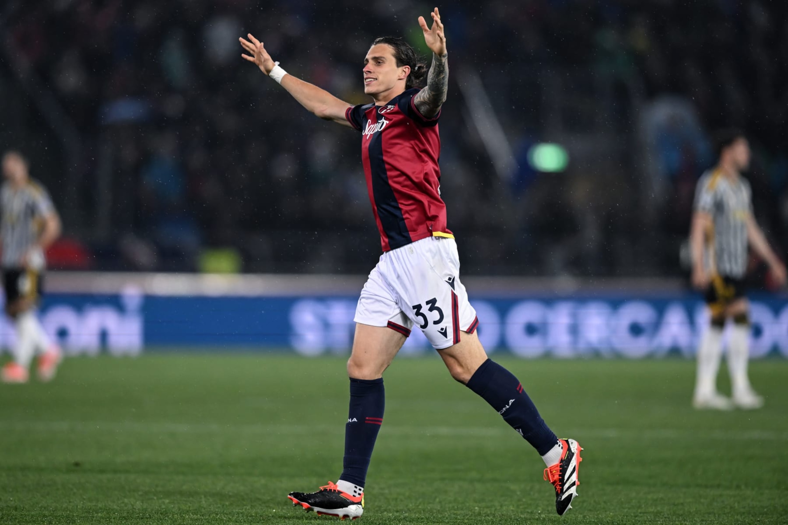 BOLOGNA, ITALY - MAY 20: Riccardo Calafiori of Bologna FC celebrates after scoring goal 1-0 during the Serie A TIM match between Bologna FC and Juventus at Stadio Renato Dall'Ara on May 20, 2024 in Bologna, Italy. (Photo by Image Photo Agency/Getty Images) BOLOGNA, ITALY - MAY 20: Riccardo Calafiori of Bologna FC celebrates after scoring goal 1-0 during the Serie A TIM match between Bologna FC and Juventus at Stadio Renato Dall'Ara on May 20, 2024 in Bologna, Italy. (Photo by Image Photo Agency/Getty Images)