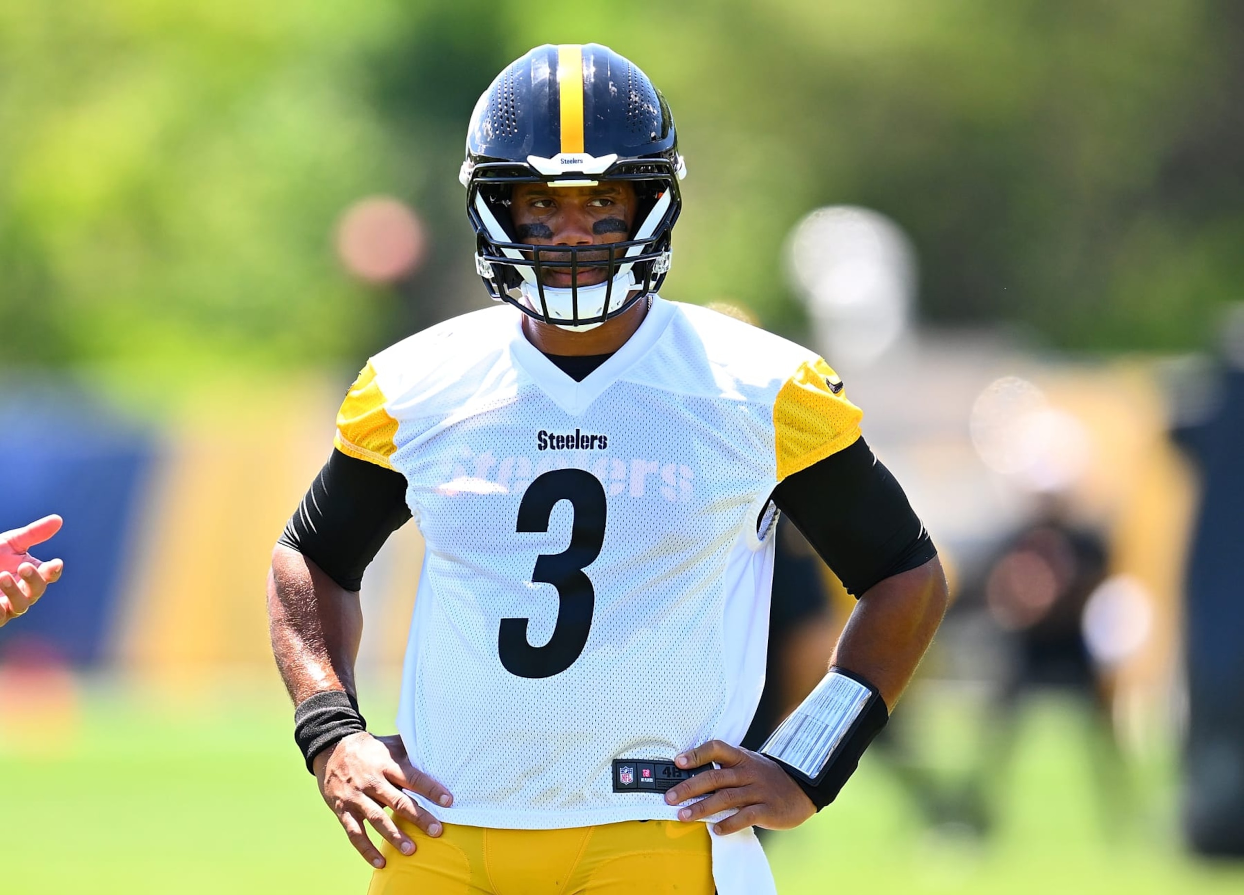PITTSBURGH, PENNSYLVANIA - JUNE 6:  Russell Wilson #3 of the Pittsburgh Steelers works out during the Pittsburgh Steelers OTA offseason workout at UPMC Rooney Sports Complex on June 6 2024 in Pittsburgh, Pennsylvania. (Photo by Joe Sargent/Getty Images)