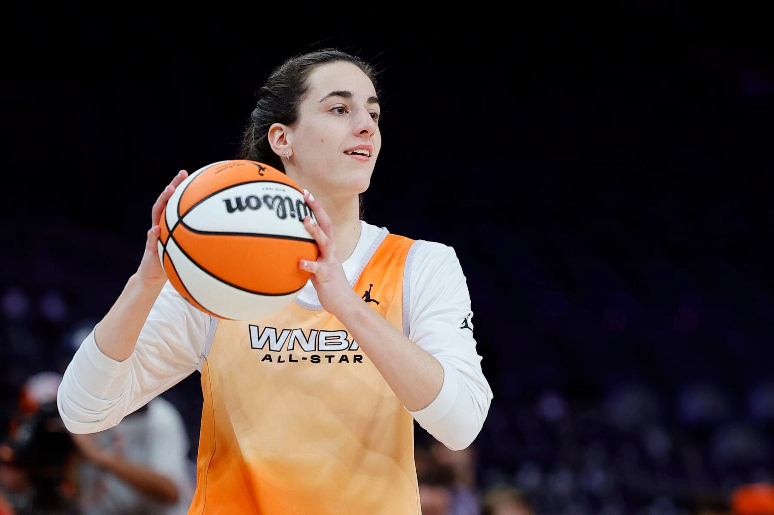 PHOENIX, ARIZONA - JULY 19: Caitlin Clark #22 of Team WNBA looks to pass the ball during a WNBA All-Star Game team practice at Footprint Center on July 19, 2024 in Phoenix, Arizona. NOTE TO USER: User expressly acknowledges and agrees that, by downloading and or using this photograph, User is consenting to the terms and conditions of the Getty Images License Agreement. (Photo by Alex Slitz/Getty Images) PHOENIX, ARIZONA - JULY 19: Caitlin Clark #22 of Team WNBA looks to pass the ball during a WNBA All-Star Game team practice at Footprint Center on July 19, 2024 in Phoenix, Arizona. NOTE TO USER: User expressly acknowledges and agrees that, by downloading and or using this photograph, User is consenting to the terms and conditions of the Getty Images License Agreement. (Photo by Alex Slitz/Getty Images)