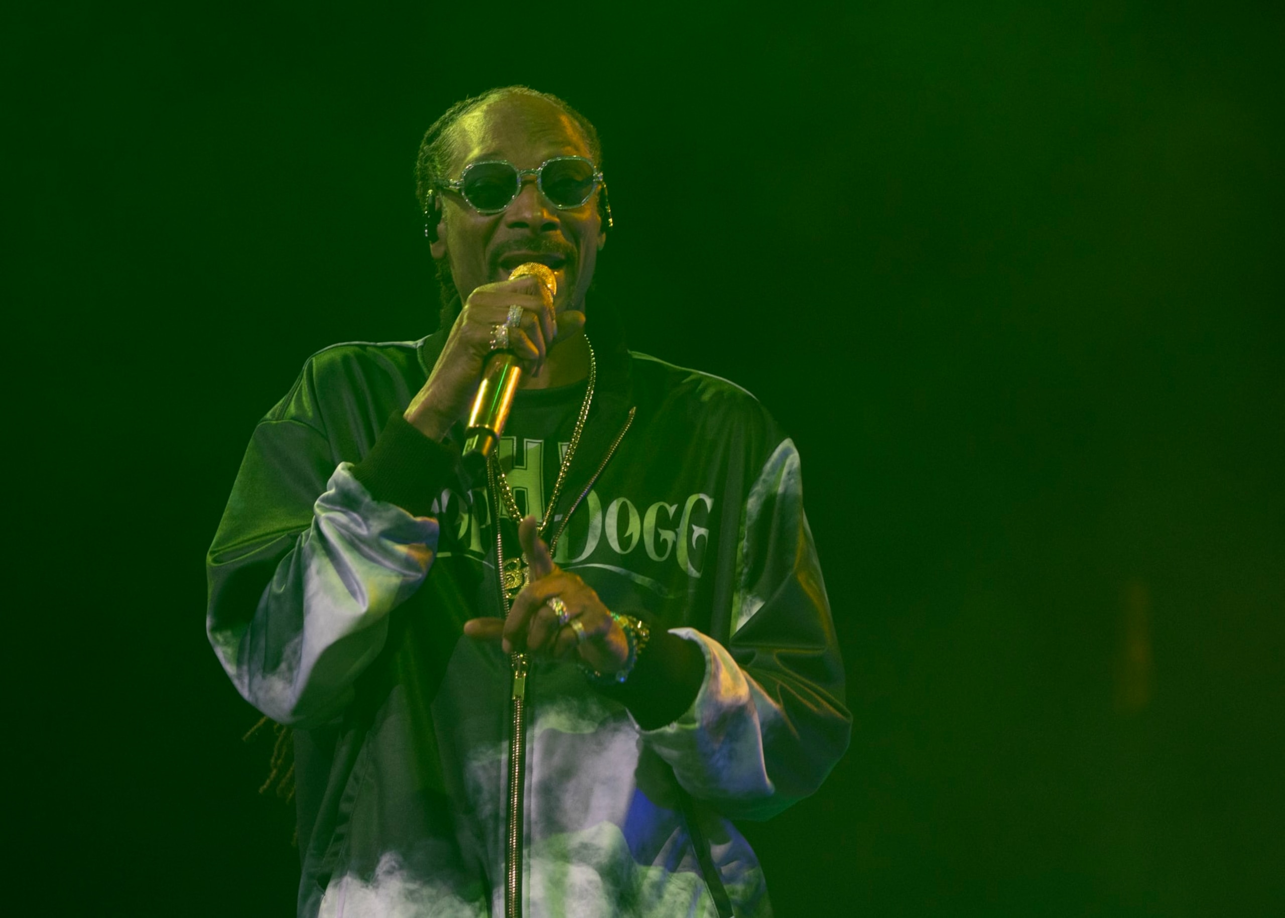 VANCOUVER, BRITISH COLUMBIA - JUNE 25: Snoop Dogg performs on stage during his 'Cali to Canada Tour' at Rogers Arena on June 25, 2024 in Vancouver, British Columbia, Canada. (Photo by Andrew Chin/Getty Images)