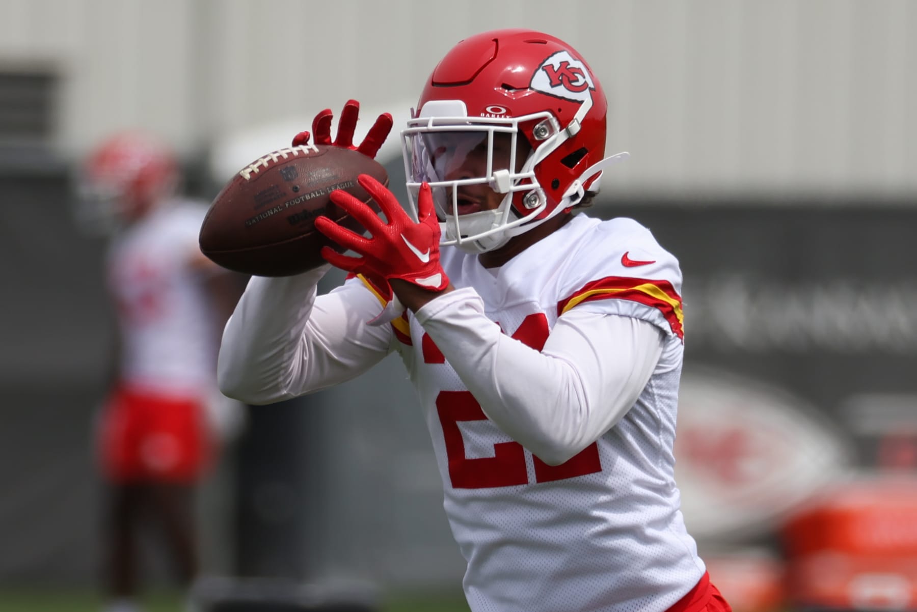 KANSAS CITY, MO - MAY 30: Kansas City Chiefs cornerback Jaden Hicks (21) catches a ball during OTA's on May 30, 2024 at the Chiefs practice facility in Kansas City, MO. (Photo by Scott Winters/Icon Sportswire via Getty Images)