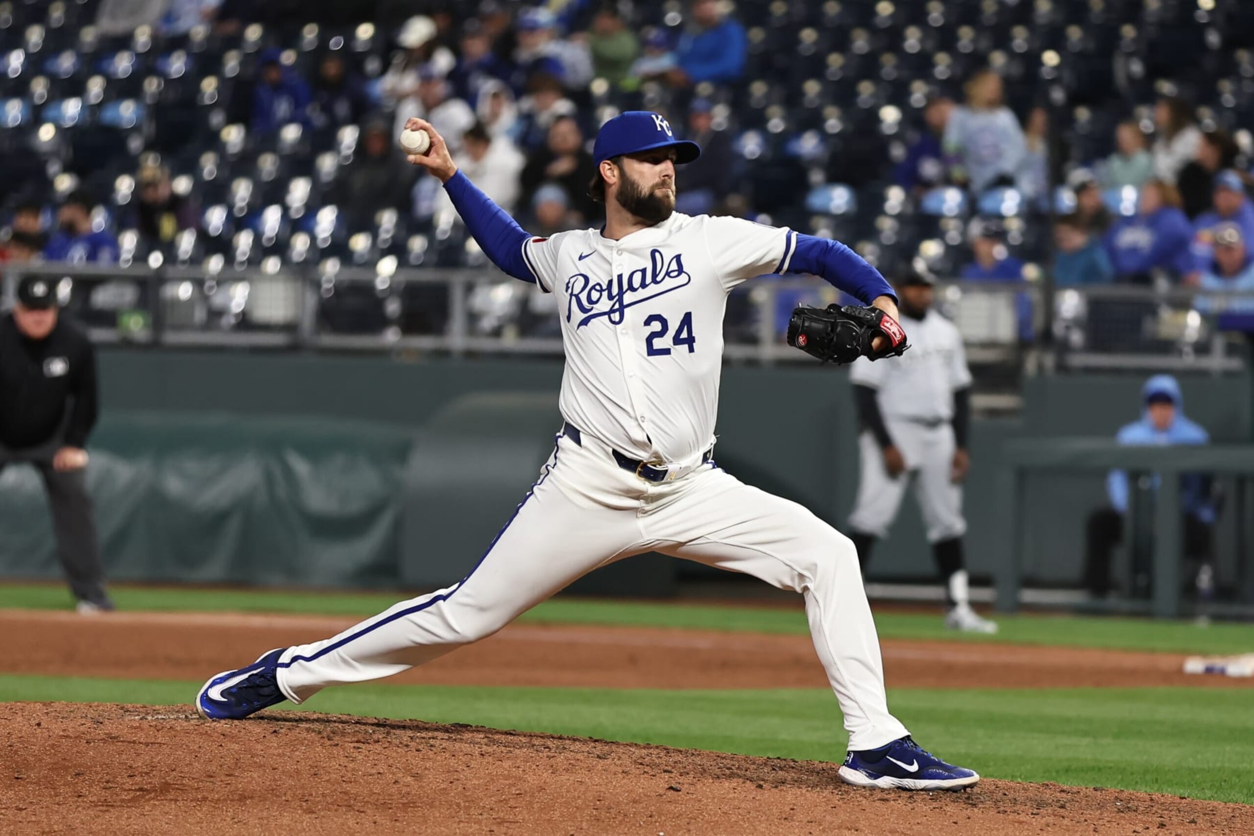 KANSAS CITY, MO - APRIL 04: Kansas City Royals pitcher Jordan Lyles (24) pitches in the ninth inning of an MLB game between the Chicago White Sox and Kansas City Royals on Apr 4, 2024 at Kauffman Stadium in Kansas City, MO. (Photo by Scott Winters/Icon Sportswire via Getty Images) KANSAS CITY, MO - APRIL 04: Kansas City Royals pitcher Jordan Lyles (24) pitches in the ninth inning of an MLB game between the Chicago White Sox and Kansas City Royals on Apr 4, 2024 at Kauffman Stadium in Kansas City, MO. (Photo by Scott Winters/Icon Sportswire via Getty Images)