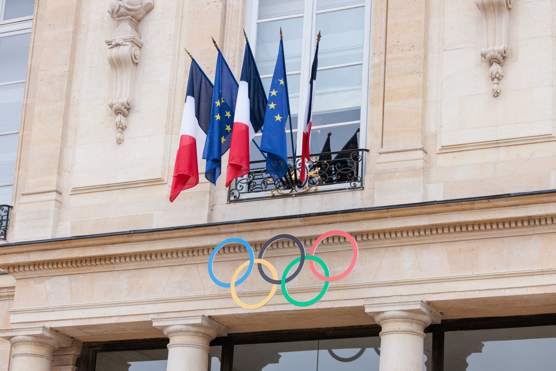PARIS, FRANCE - JULY 26: The Olympics rings are seen at Elysee Palace before French President Macron receives Head of States prior to Olympics Opening Ceremony on July 26, 2024 in Paris, France. (Photo by Richard Bord/Getty Images)