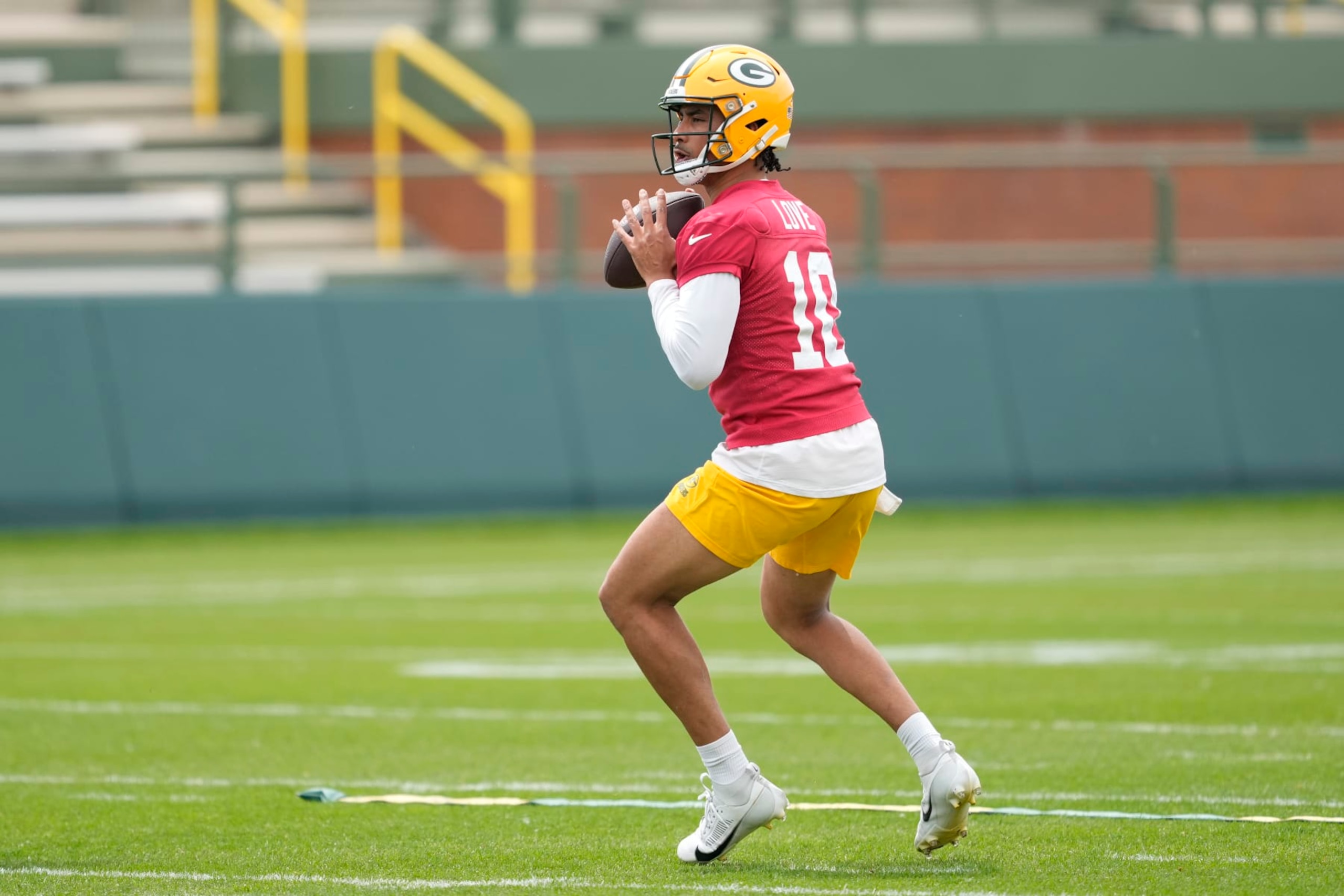 GREEN BAY, WISCONSIN - JUNE 11: Jordan Love #10 of the Green Bay Packers participates in drills during the Green Bay Packers Minicamp at Ray Nitschke Field on June 11, 2024 in Green Bay, Wisconsin. (Photo by Patrick McDermott/Getty Images) GREEN BAY, WISCONSIN - JUNE 11: Jordan Love #10 of the Green Bay Packers participates in drills during the Green Bay Packers Minicamp at Ray Nitschke Field on June 11, 2024 in Green Bay, Wisconsin. (Photo by Patrick McDermott/Getty Images)